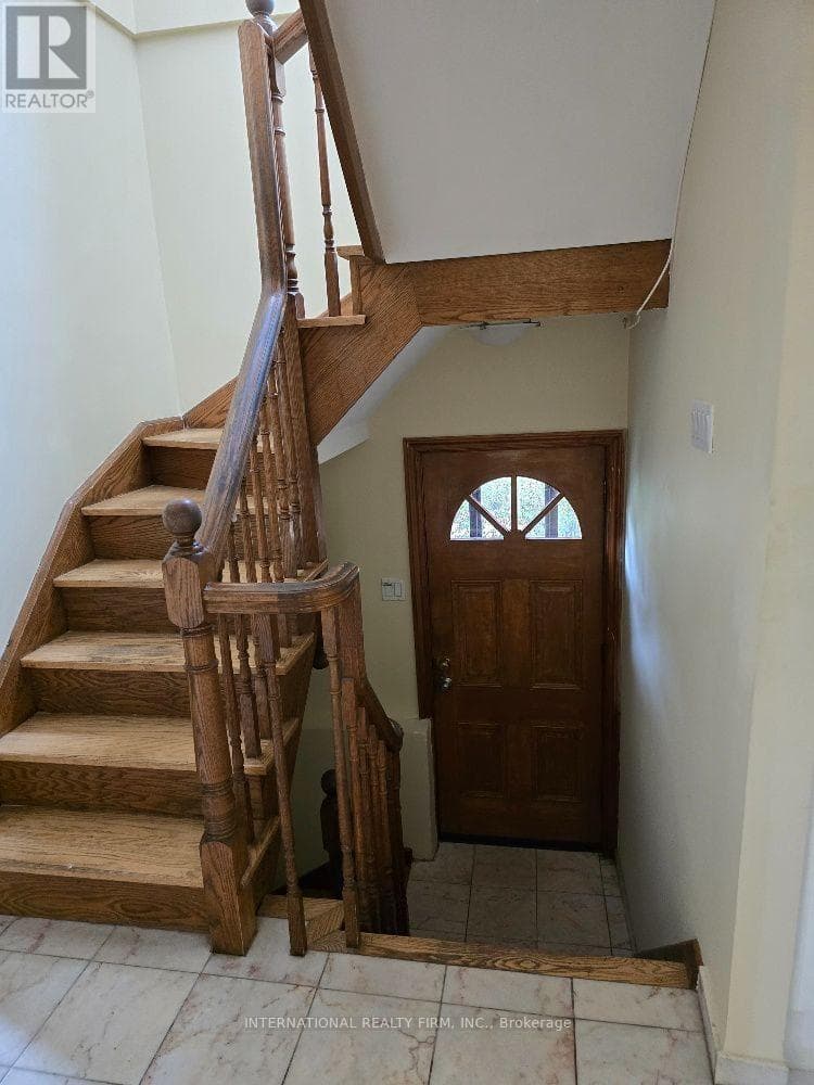 Single Family at 607 Coldstream Avenue, Toronto (Englemount-Lawrence), Ontario - Photo 7 - RE/MAX Garden City Realty