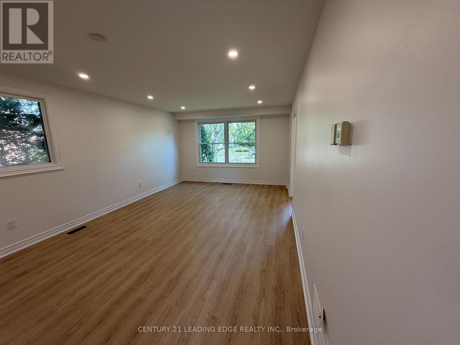 Single Family at 257 London Road, Newmarket (Bristol-London), Ontario - Photo 4 - RE/MAX Garden City Realty