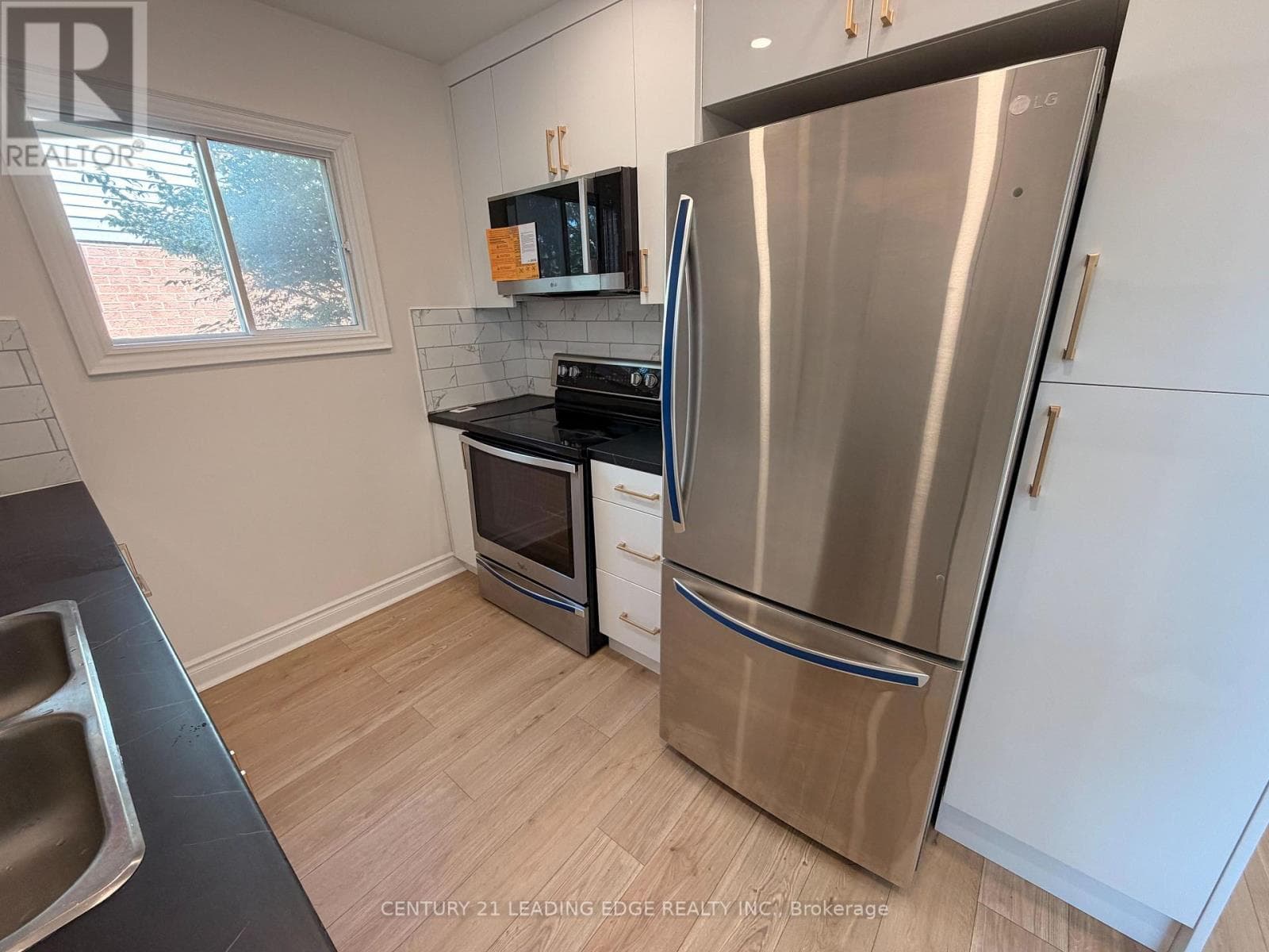Single Family at 257 London Road, Newmarket (Bristol-London), Ontario - Photo 6 - RE/MAX Garden City Realty