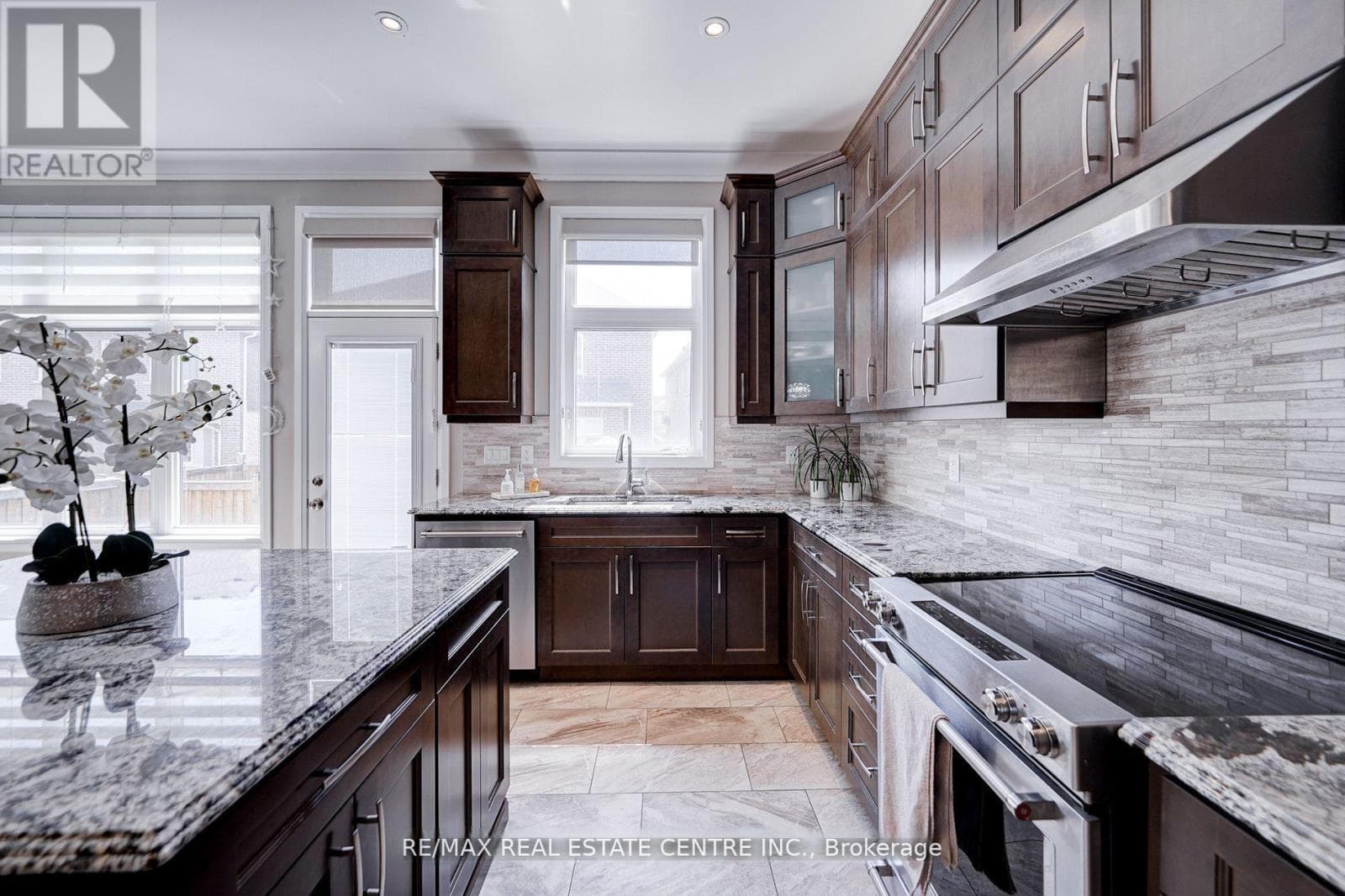 Single Family at 438 North Park Boulevard, Oakville (GO Glenorchy), Ontario - Photo 9 - RE/MAX Garden City Realty