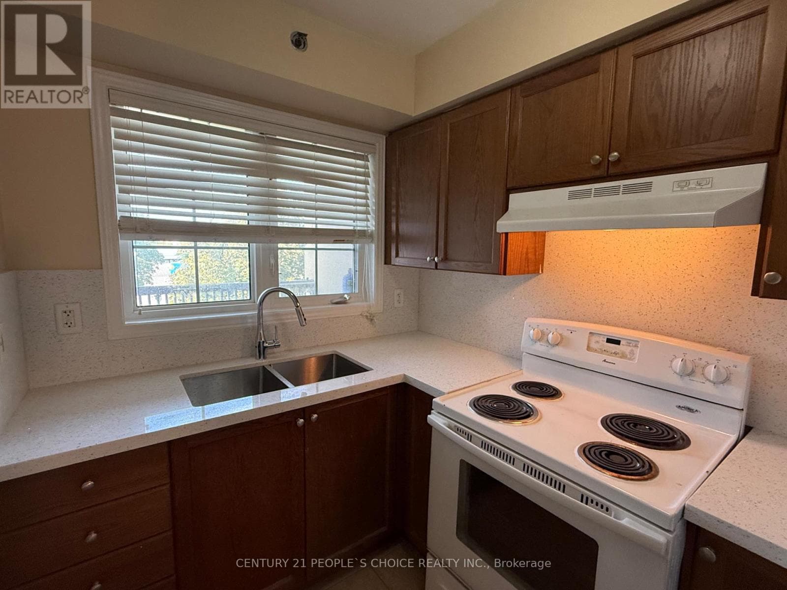 Single Family at 2- 9699 Jane Street, Vaughan (Maple), Ontario - Photo 7 - RE/MAX Garden City Realty
