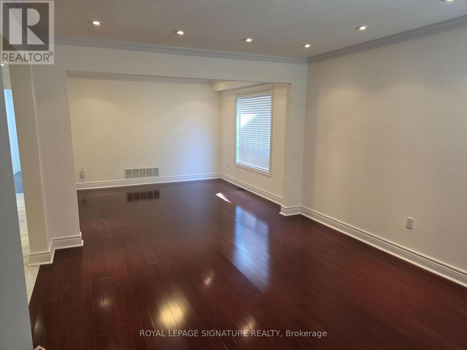Single Family at 794 White Clover Way, Mississauga (East Credit), Ontario - Photo 3 - RE/MAX Garden City Realty
