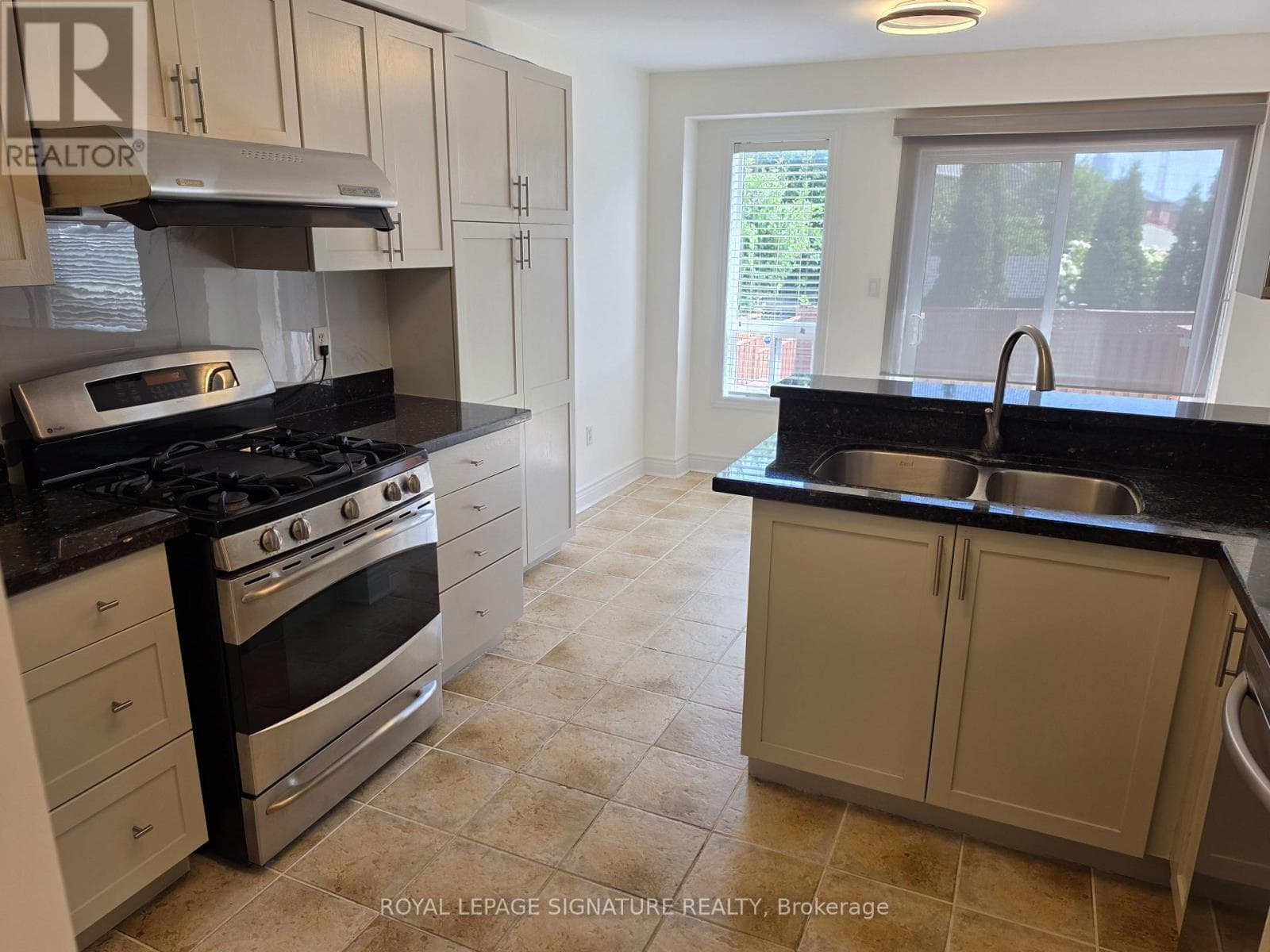 Single Family at 794 White Clover Way, Mississauga (East Credit), Ontario - Photo 5 - RE/MAX Garden City Realty