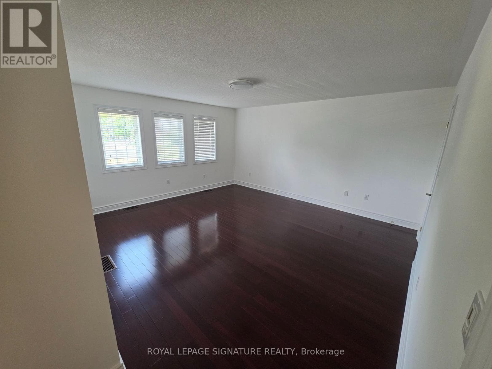 Single Family at 794 White Clover Way, Mississauga (East Credit), Ontario - Photo 9 - RE/MAX Garden City Realty