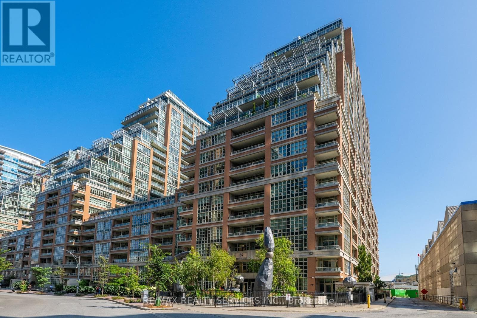 1802- 85 East Liberty Street