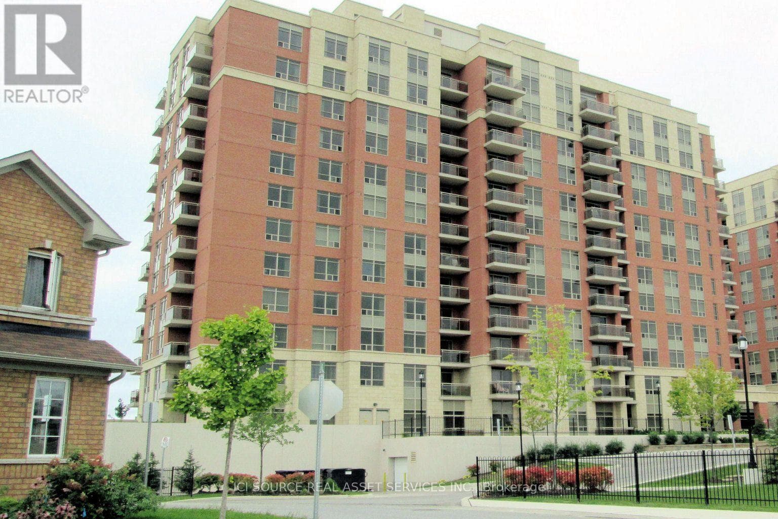 202- 73 King William Crescent