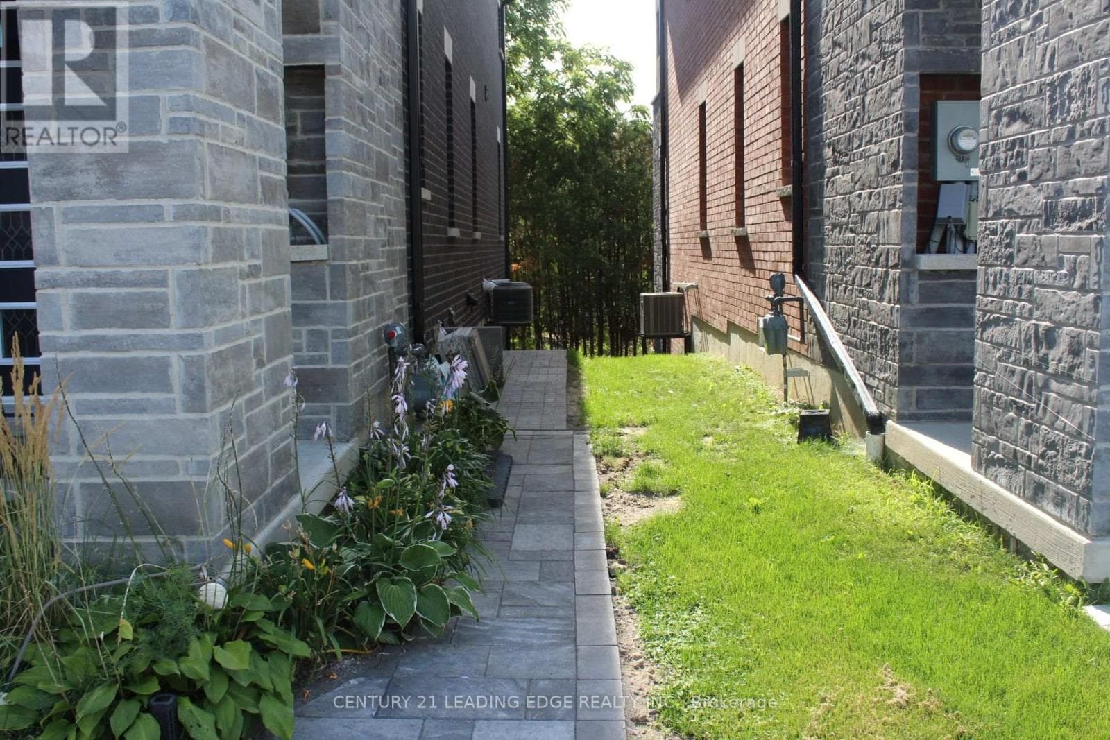 Single Family at 75 Pine Gate Place, Whitby (Williamsburg), Ontario - Photo 2 - RE/MAX Garden City Realty