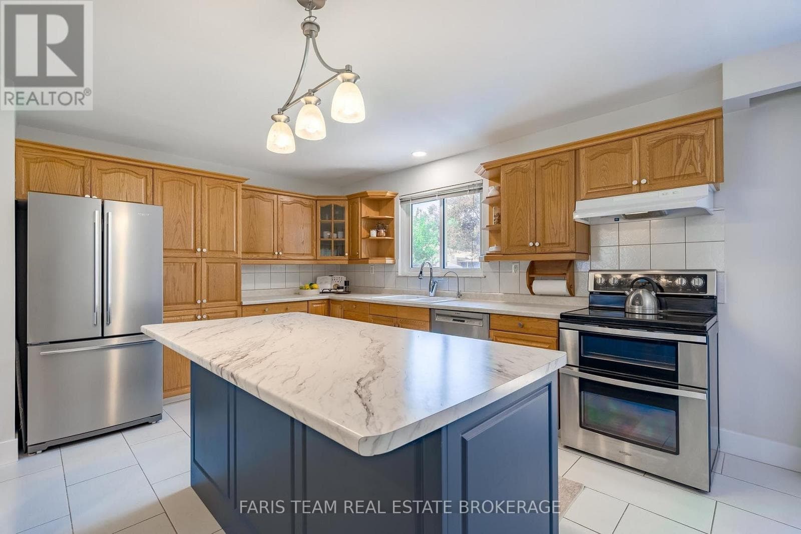Single Family at 42 Briar Road, Barrie (Allandale Heights), Ontario - Photo 4 - RE/MAX Garden City Realty