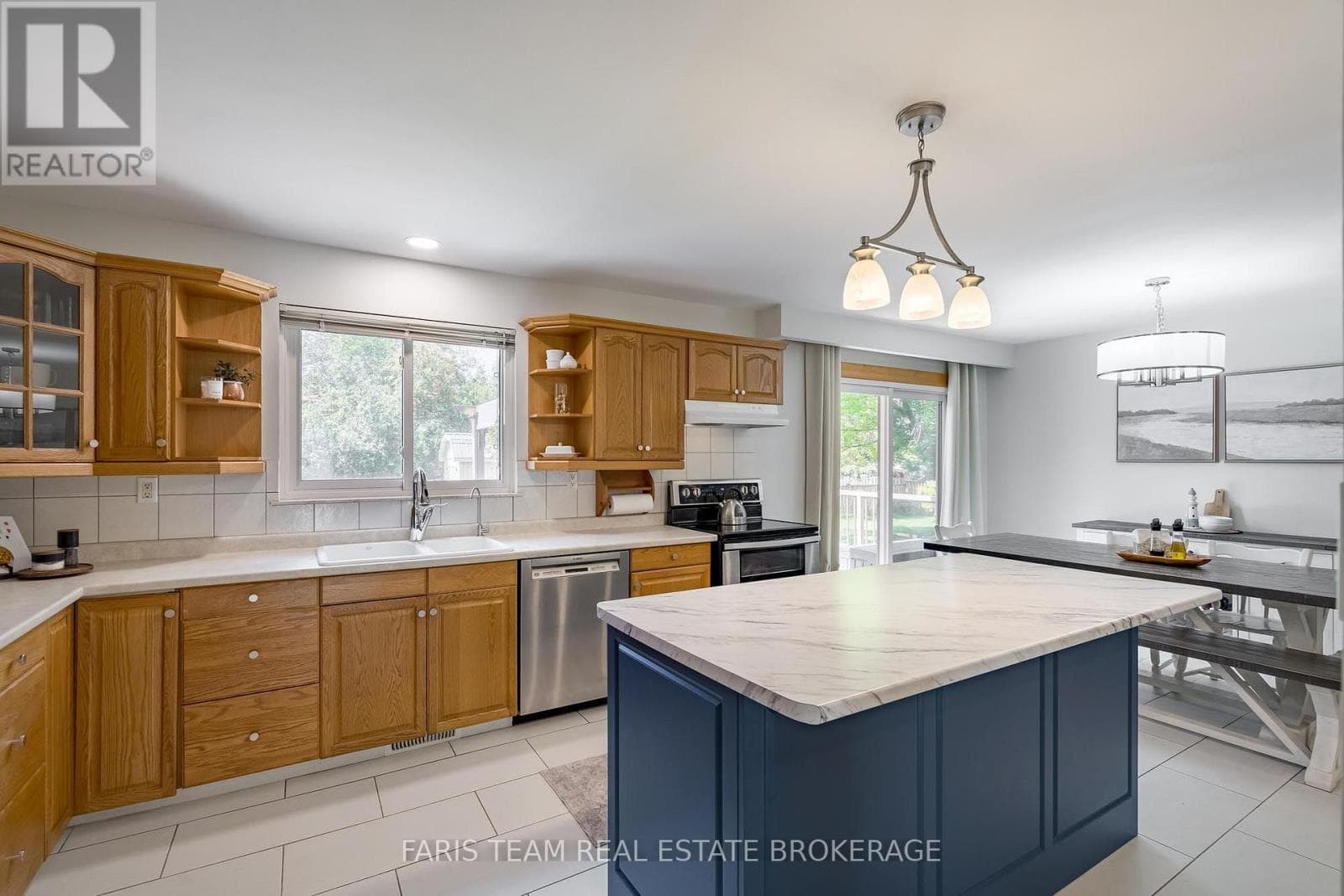 Single Family at 42 Briar Road, Barrie (Allandale Heights), Ontario - Photo 5 - RE/MAX Garden City Realty
