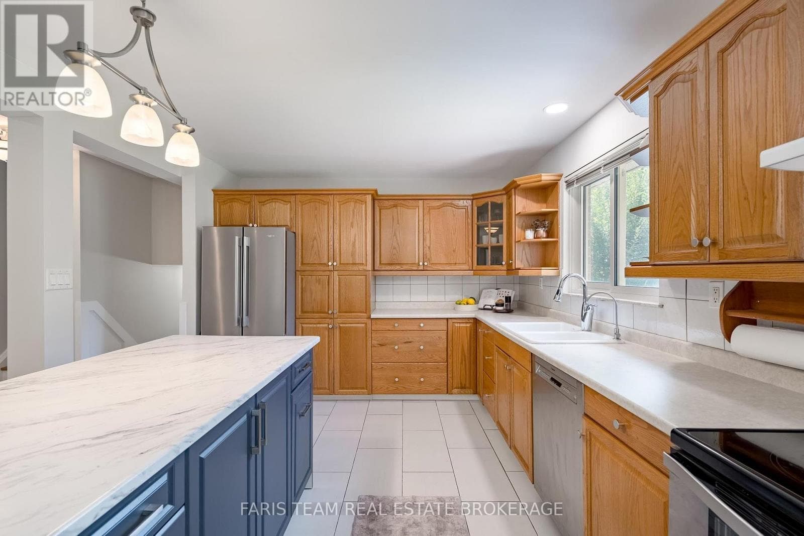 Single Family at 42 Briar Road, Barrie (Allandale Heights), Ontario - Photo 7 - RE/MAX Garden City Realty
