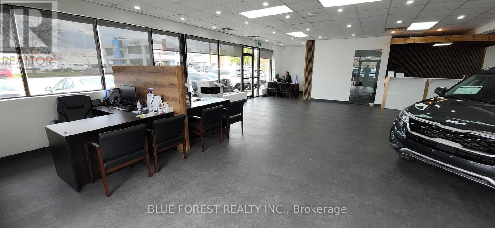 Retail at 746 Wharncliffe Road, London South (South Q), Ontario - Photo 3 - RE/MAX Garden City Realty