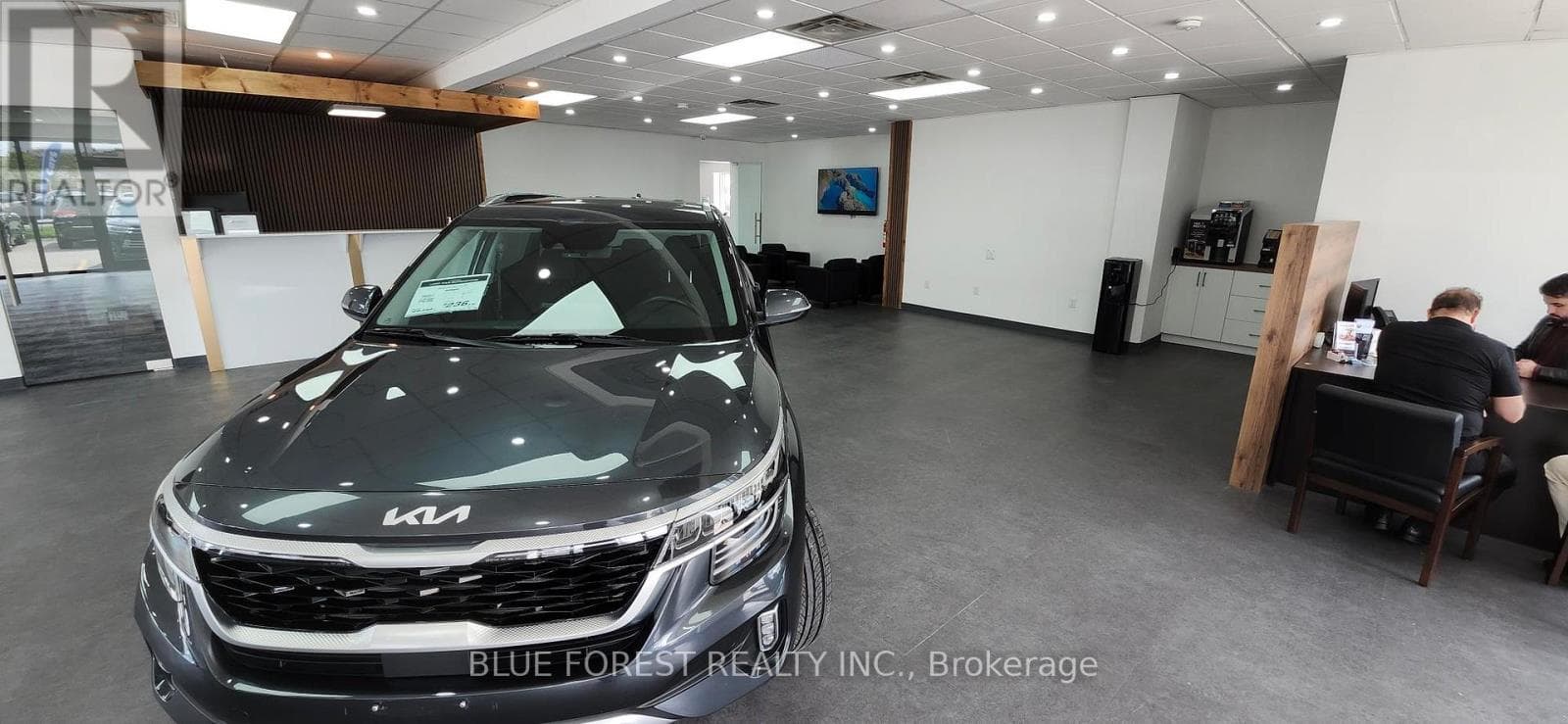 Retail at 746 Wharncliffe Road, London South (South Q), Ontario - Photo 4 - RE/MAX Garden City Realty