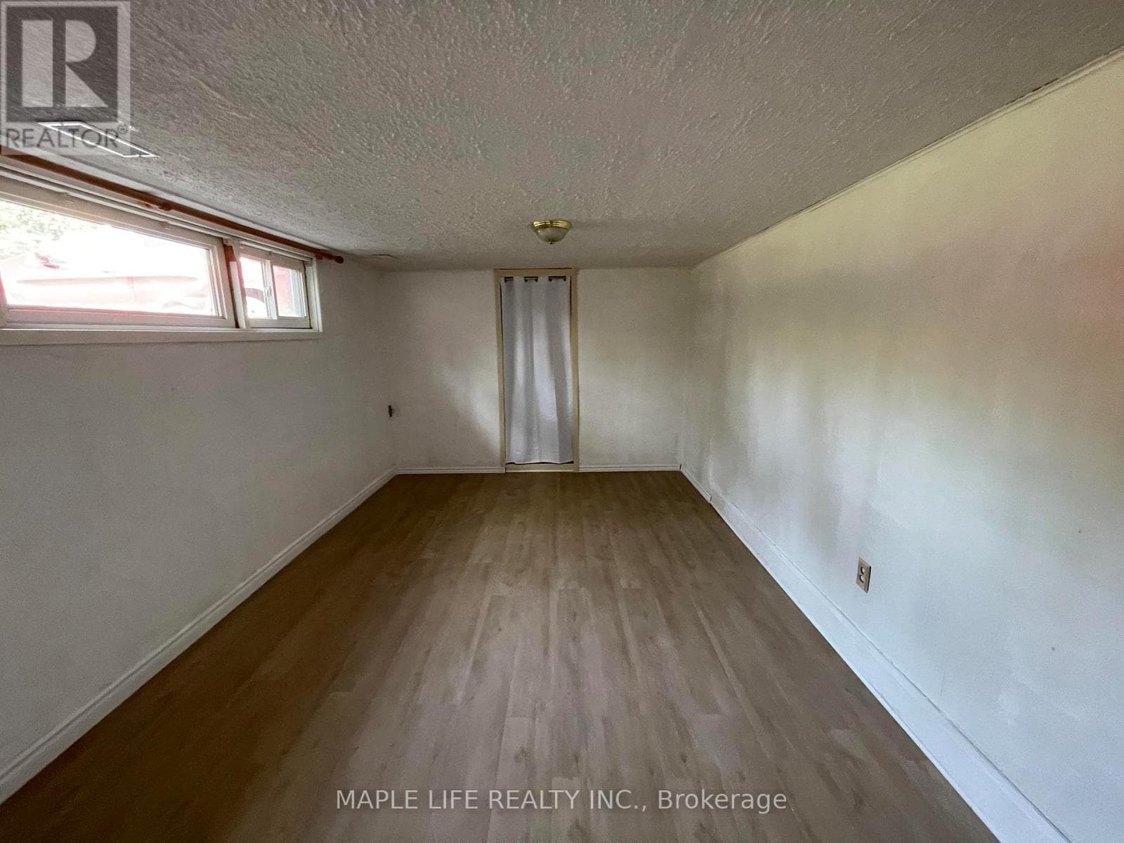 Single Family at 886bsmt Srigley Street, Newmarket (Gorham-College Manor), Ontario - Photo 5 - RE/MAX Garden City Realty
