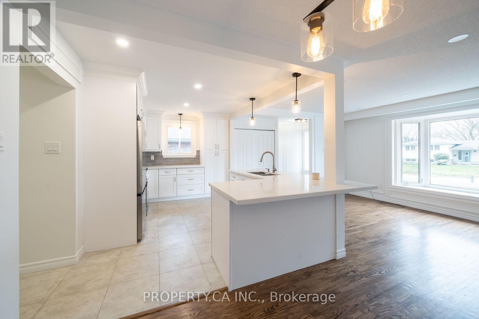Single Family at 24 Thorncrest Road, Barrie (Allandale Heights), Ontario - Photo 10 - RE/MAX Garden City Realty