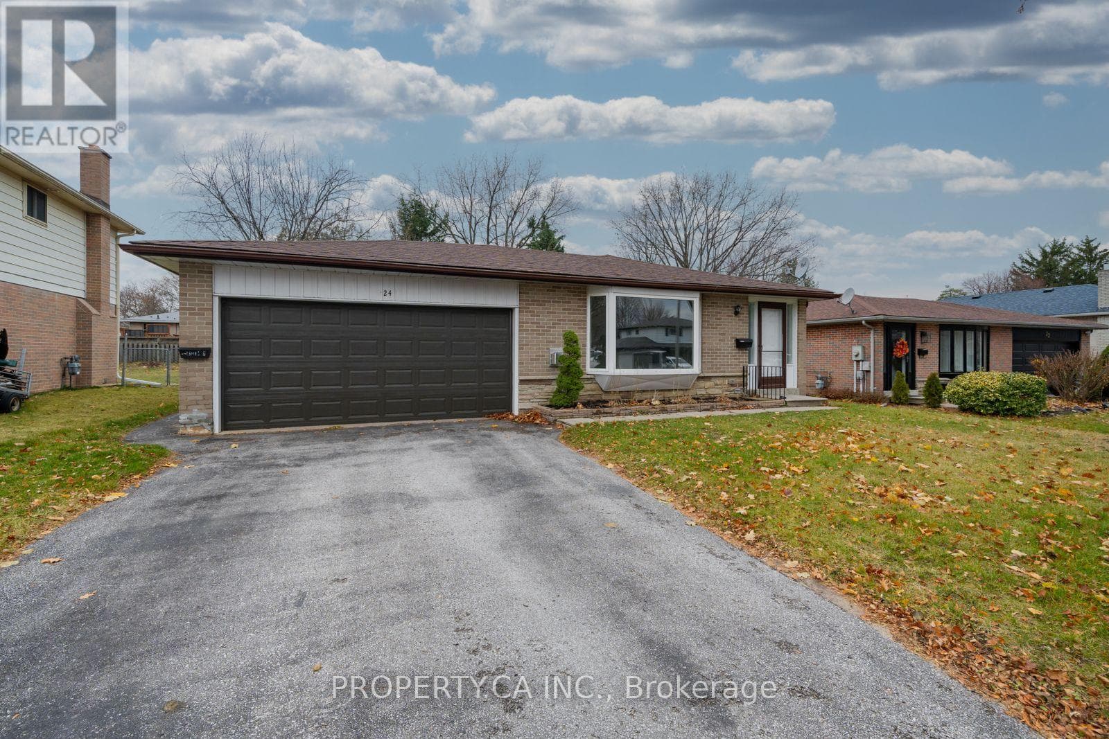 Single Family at 24 Thorncrest Road, Barrie (Allandale Heights), Ontario - Photo 2 - RE/MAX Garden City Realty
