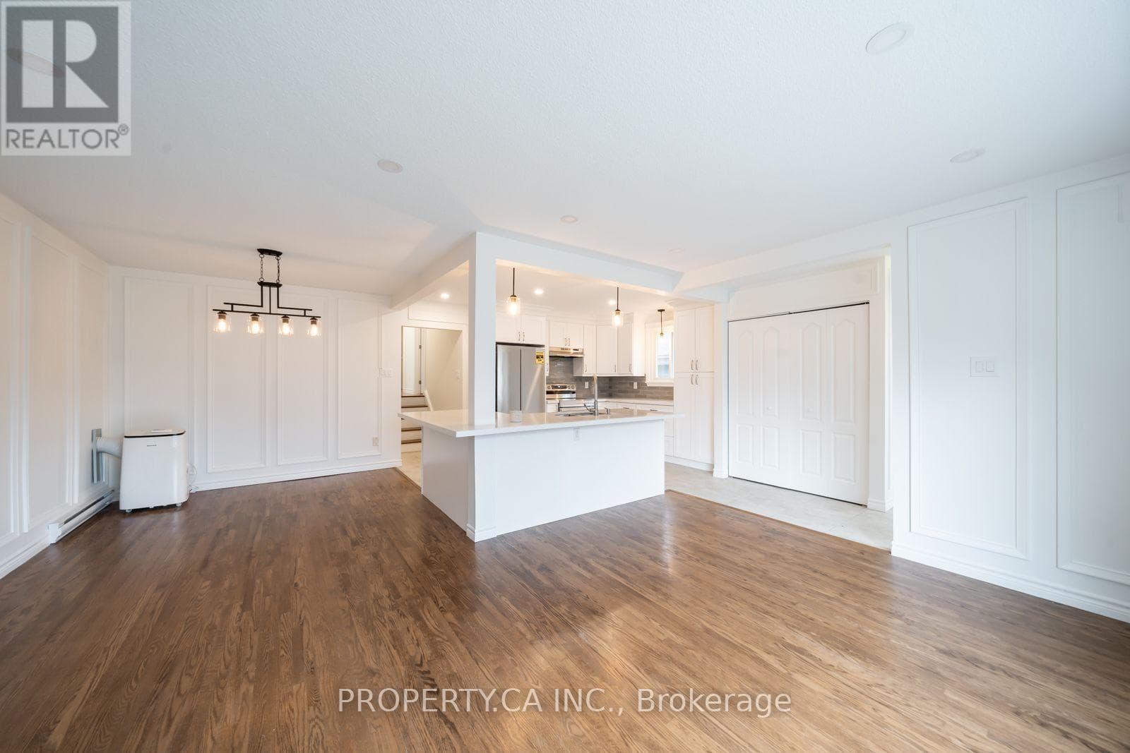 Single Family at 24 Thorncrest Road, Barrie (Allandale Heights), Ontario - Photo 5 - RE/MAX Garden City Realty