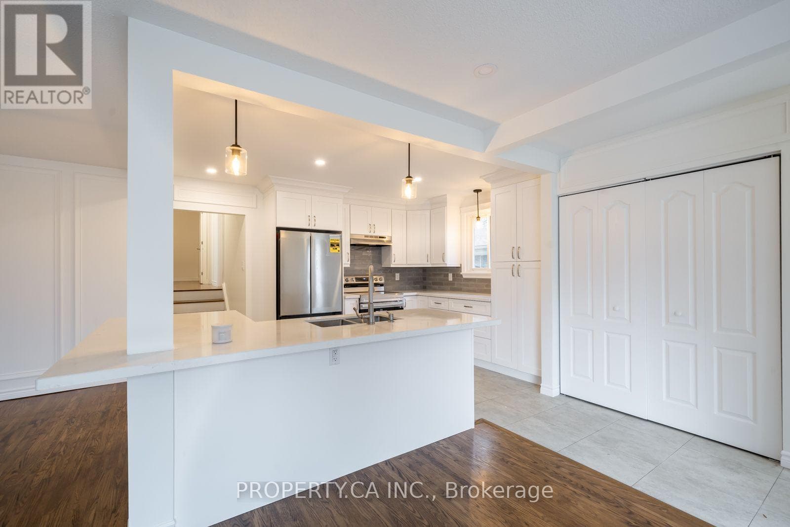Single Family at 24 Thorncrest Road, Barrie (Allandale Heights), Ontario - Photo 6 - RE/MAX Garden City Realty