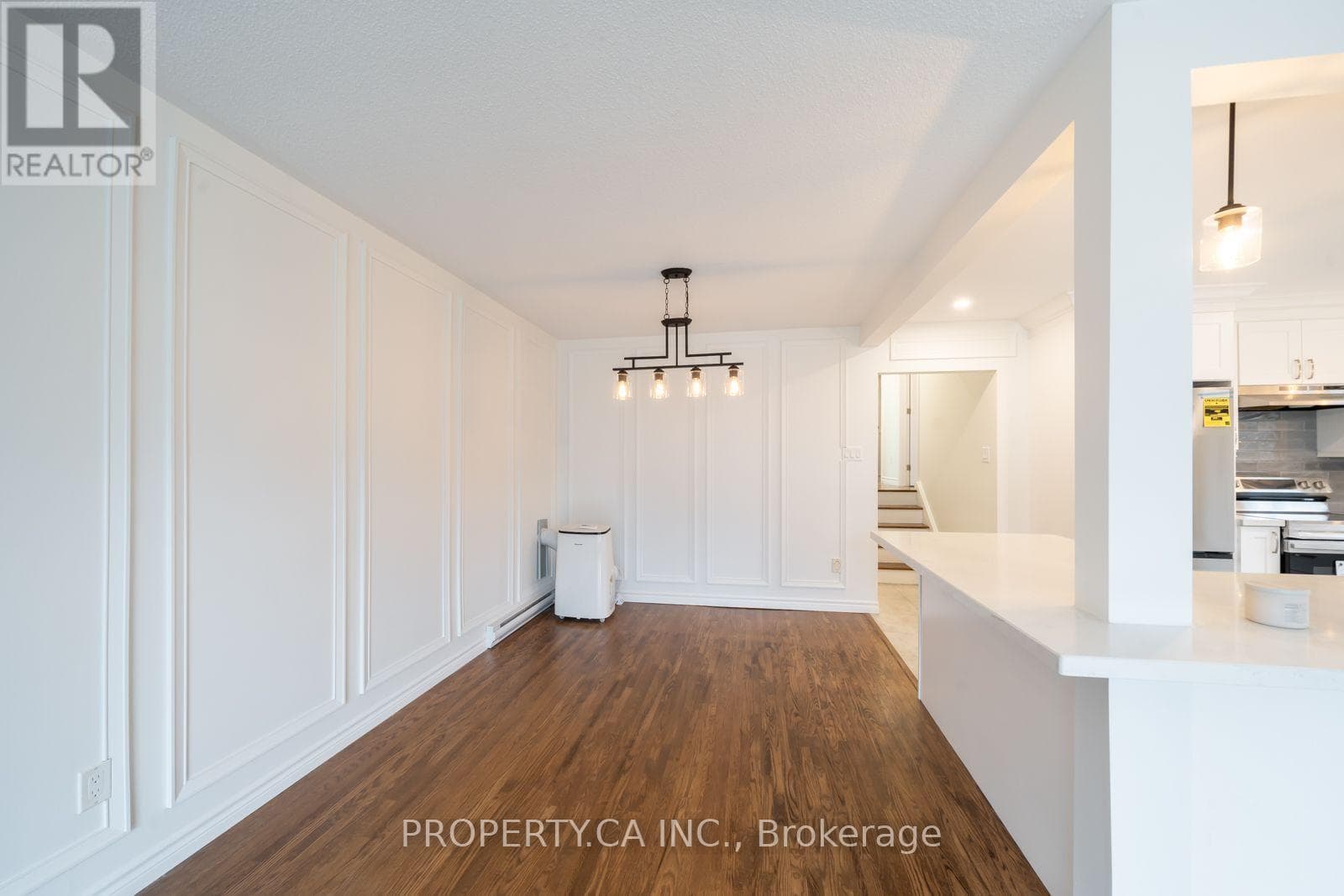 Single Family at 24 Thorncrest Road, Barrie (Allandale Heights), Ontario - Photo 8 - RE/MAX Garden City Realty