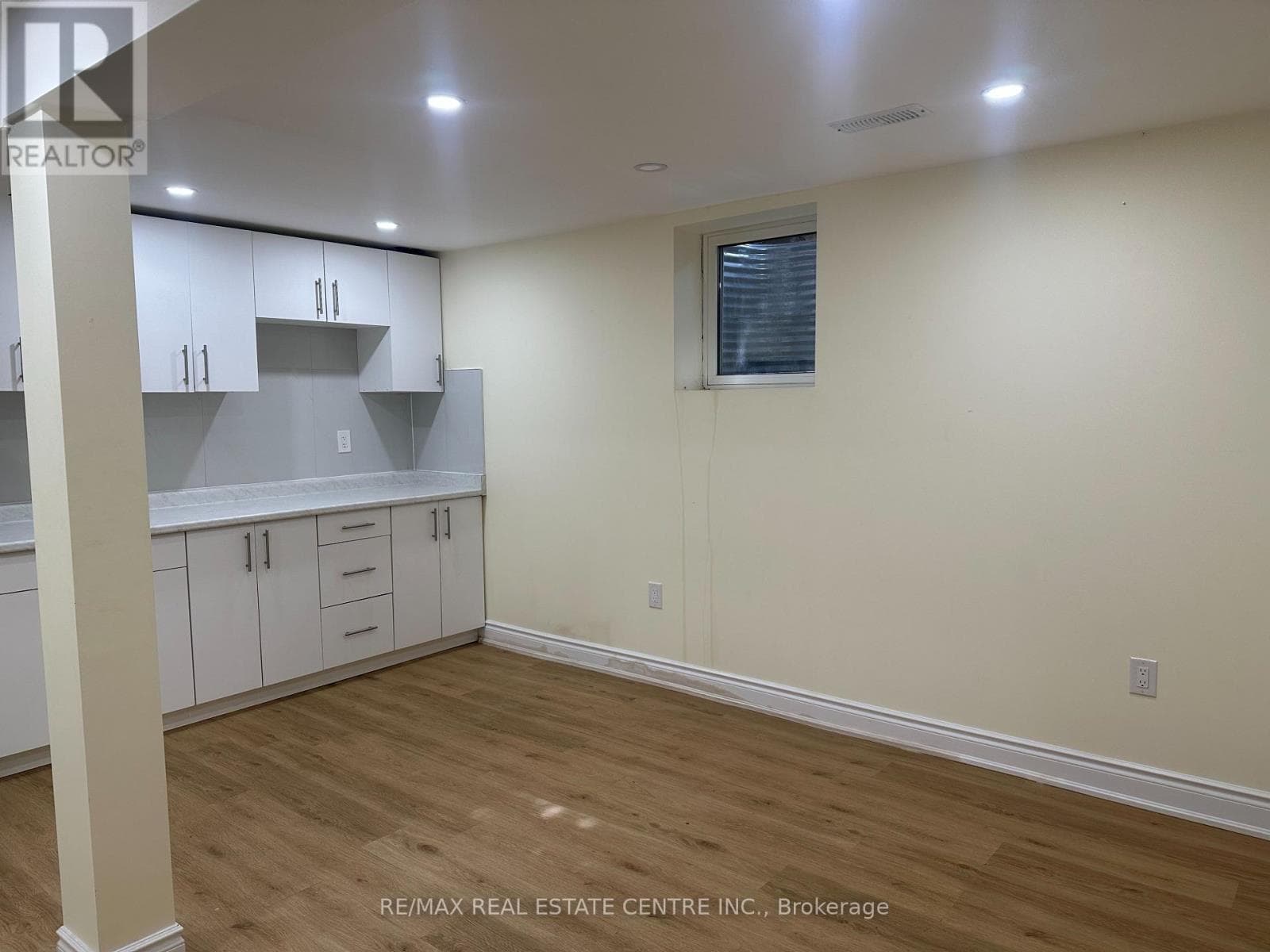 Single Family at 31 Haslemere Avenue, Brampton (Brampton East), Ontario - Photo 3 - RE/MAX Garden City Realty