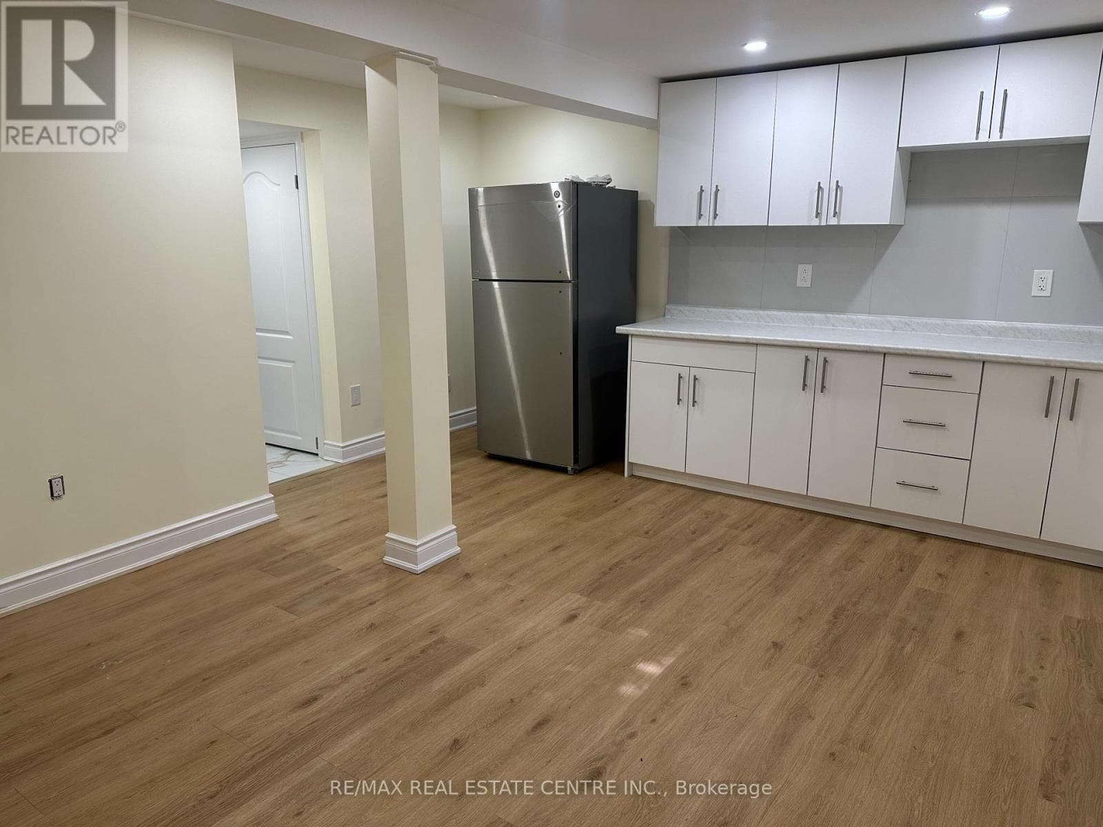 Single Family at 31 Haslemere Avenue, Brampton (Brampton East), Ontario - Photo 4 - RE/MAX Garden City Realty