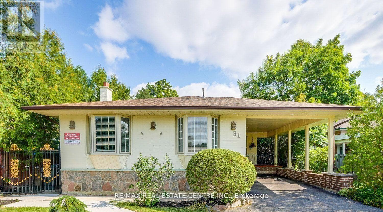 Single Family at 31 Haslemere Avenue, Brampton (Brampton East), Ontario - Photo 5 - RE/MAX Garden City Realty