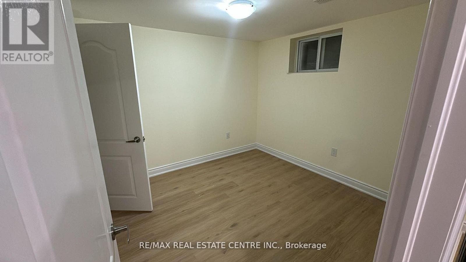 Single Family at 31 Haslemere Avenue, Brampton (Brampton East), Ontario - Photo 6 - RE/MAX Garden City Realty