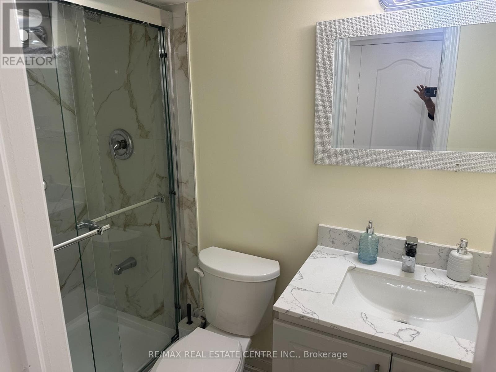 Single Family at 31 Haslemere Avenue, Brampton (Brampton East), Ontario - Photo 9 - RE/MAX Garden City Realty