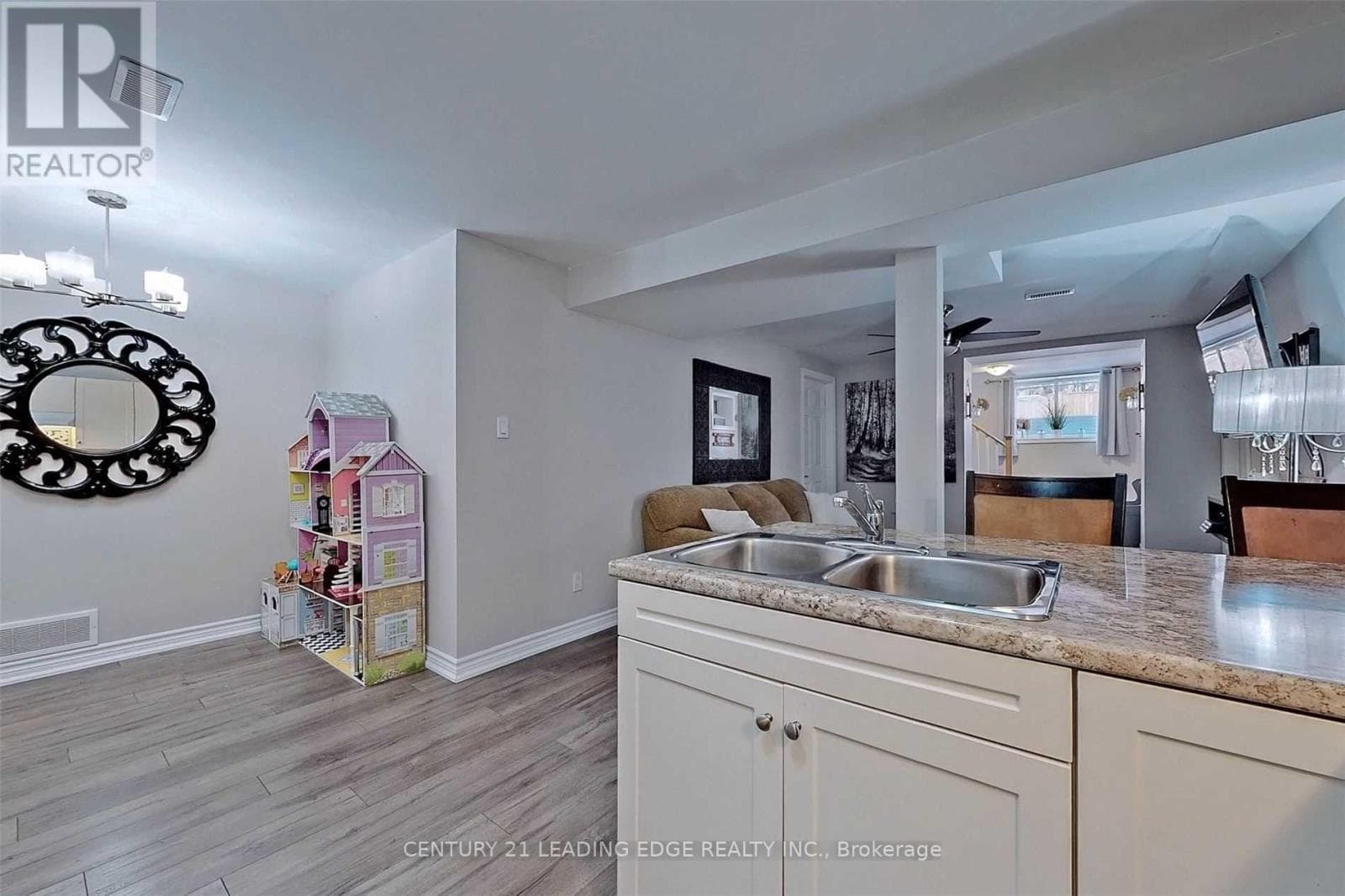 Single Family at 308 Elgin Street, Oshawa (McLaughlin), Ontario - Photo 4 - RE/MAX Garden City Realty