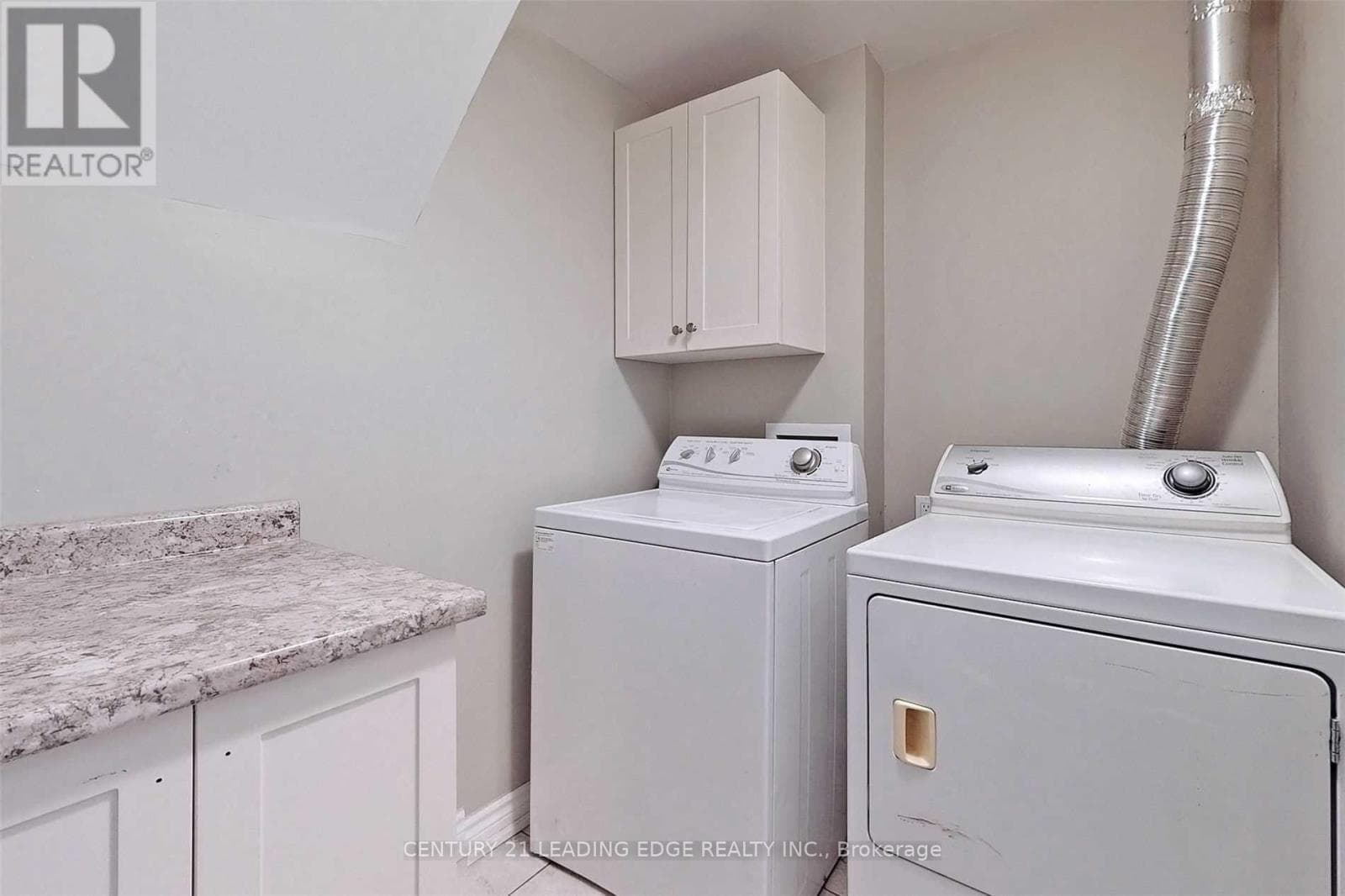 Single Family at 308 Elgin Street, Oshawa (McLaughlin), Ontario - Photo 8 - RE/MAX Garden City Realty