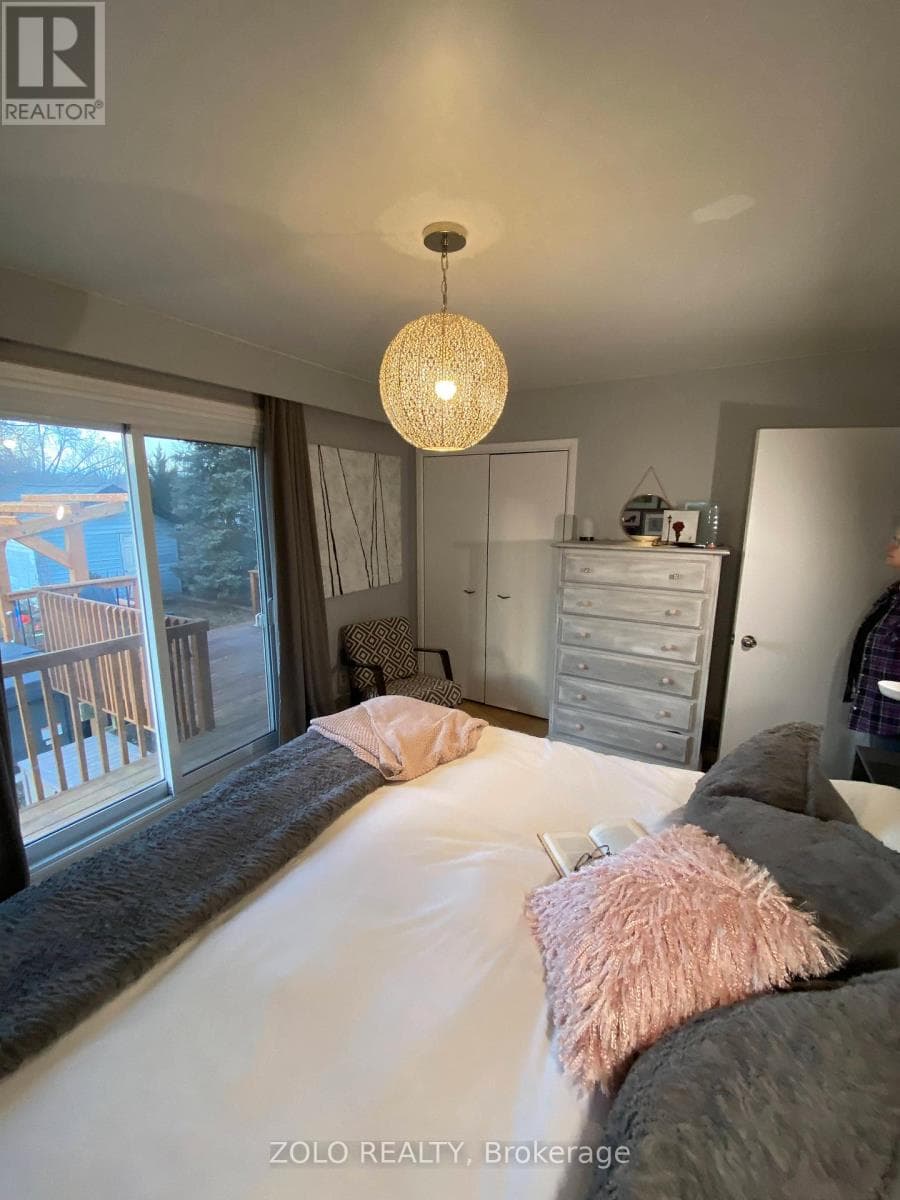 Single Family at 2001 Faversham Avenue, Burlington (Brant Hills), Ontario - Photo 10 - RE/MAX Garden City Realty