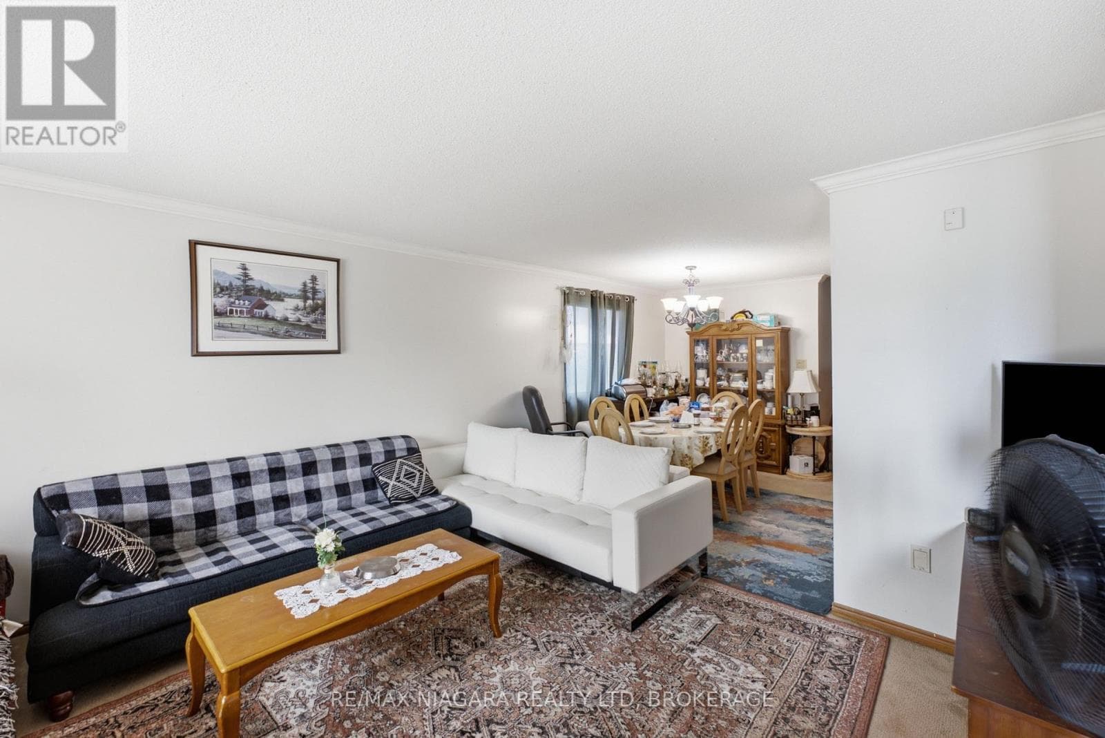 Single Family at 4989 Tara Avenue, Niagara Falls (Ascot), Ontario - Photo 3 - RE/MAX Garden City Realty