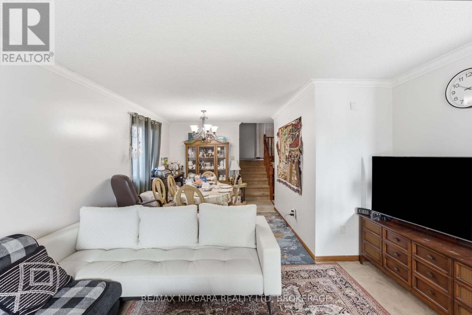 Single Family at 4989 Tara Avenue, Niagara Falls (Ascot), Ontario - Photo 4 - RE/MAX Garden City Realty