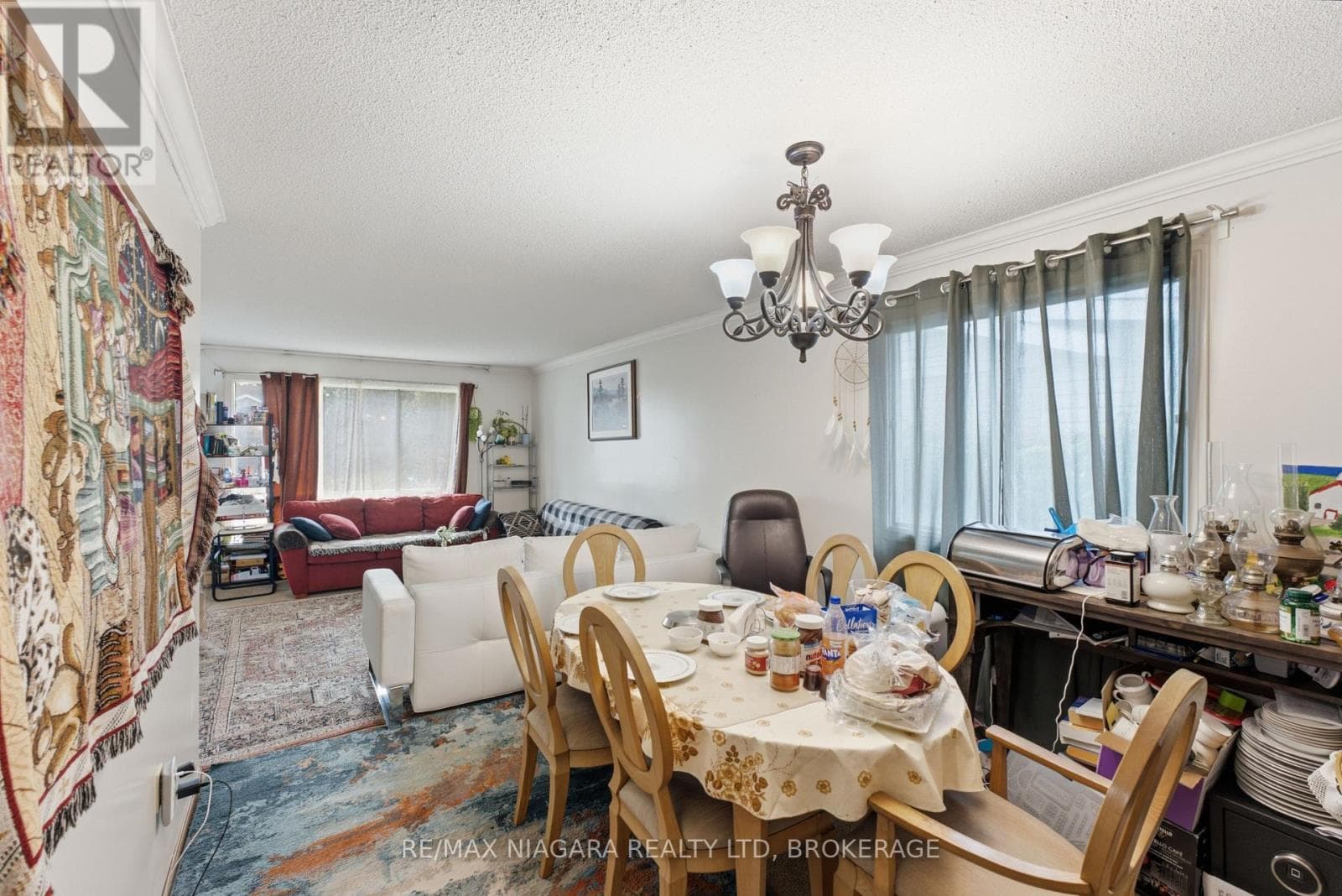 Single Family at 4989 Tara Avenue, Niagara Falls (Ascot), Ontario - Photo 5 - RE/MAX Garden City Realty