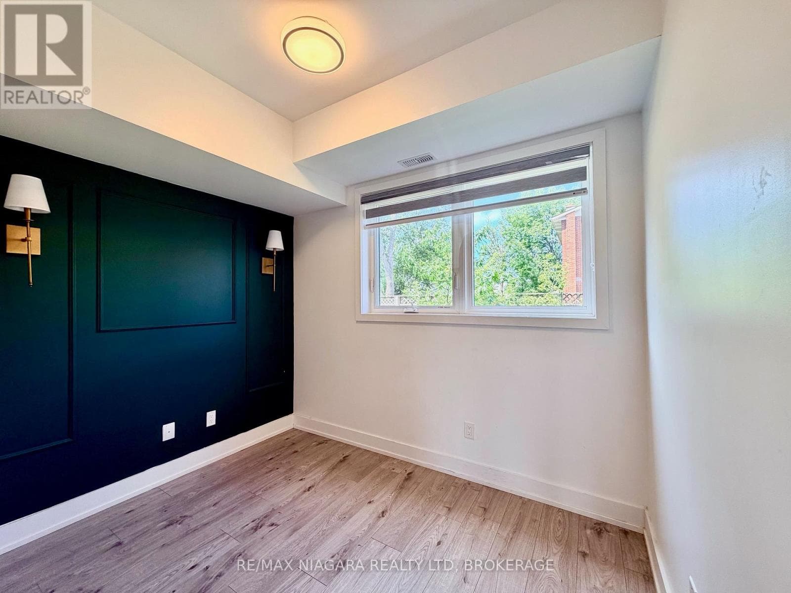 Single Family at 6065 McLeod Road, Niagara Falls (Arad/Fallsview), Ontario - Photo 10 - RE/MAX Garden City Realty