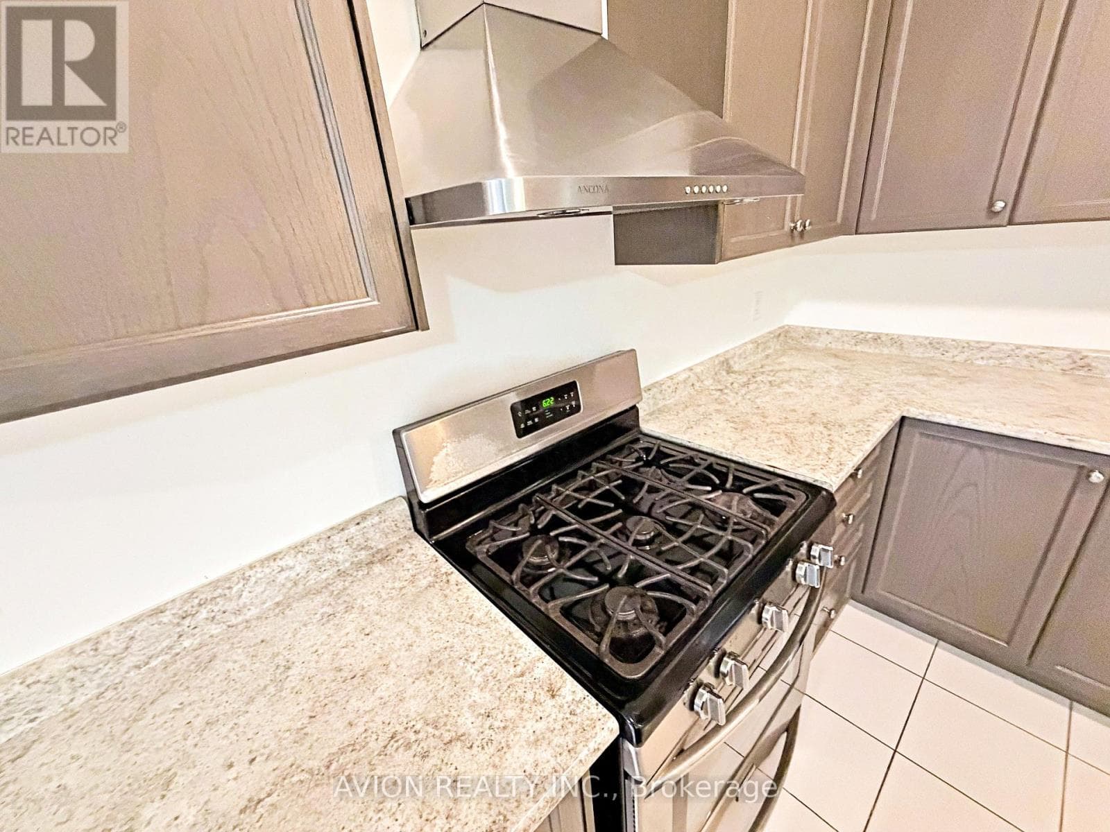 Single Family at 124 Wilfred Murison Avenue, Markham (Berczy), Ontario - Photo 7 - RE/MAX Garden City Realty