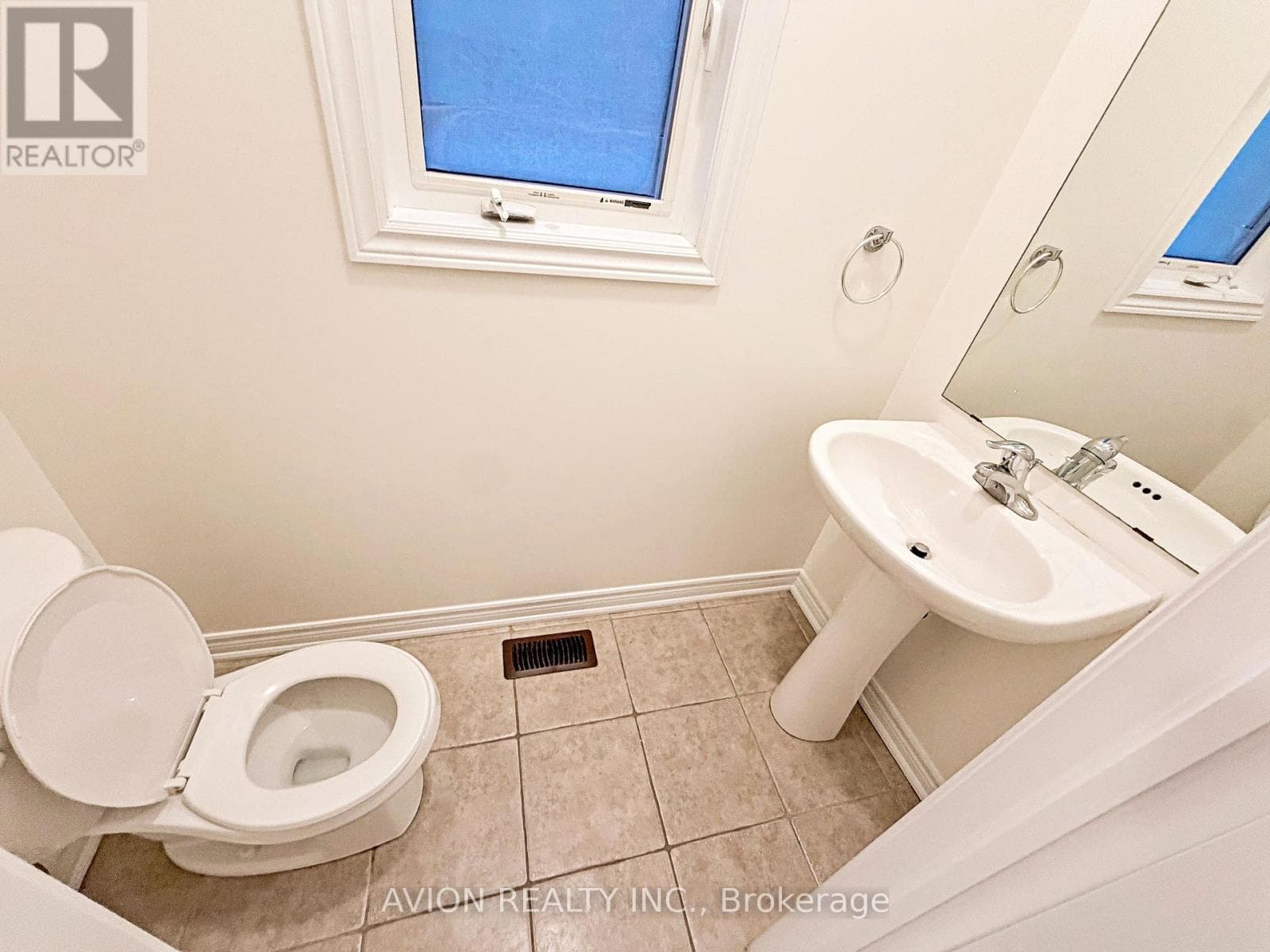 Single Family at 124 Wilfred Murison Avenue, Markham (Berczy), Ontario - Photo 9 - RE/MAX Garden City Realty