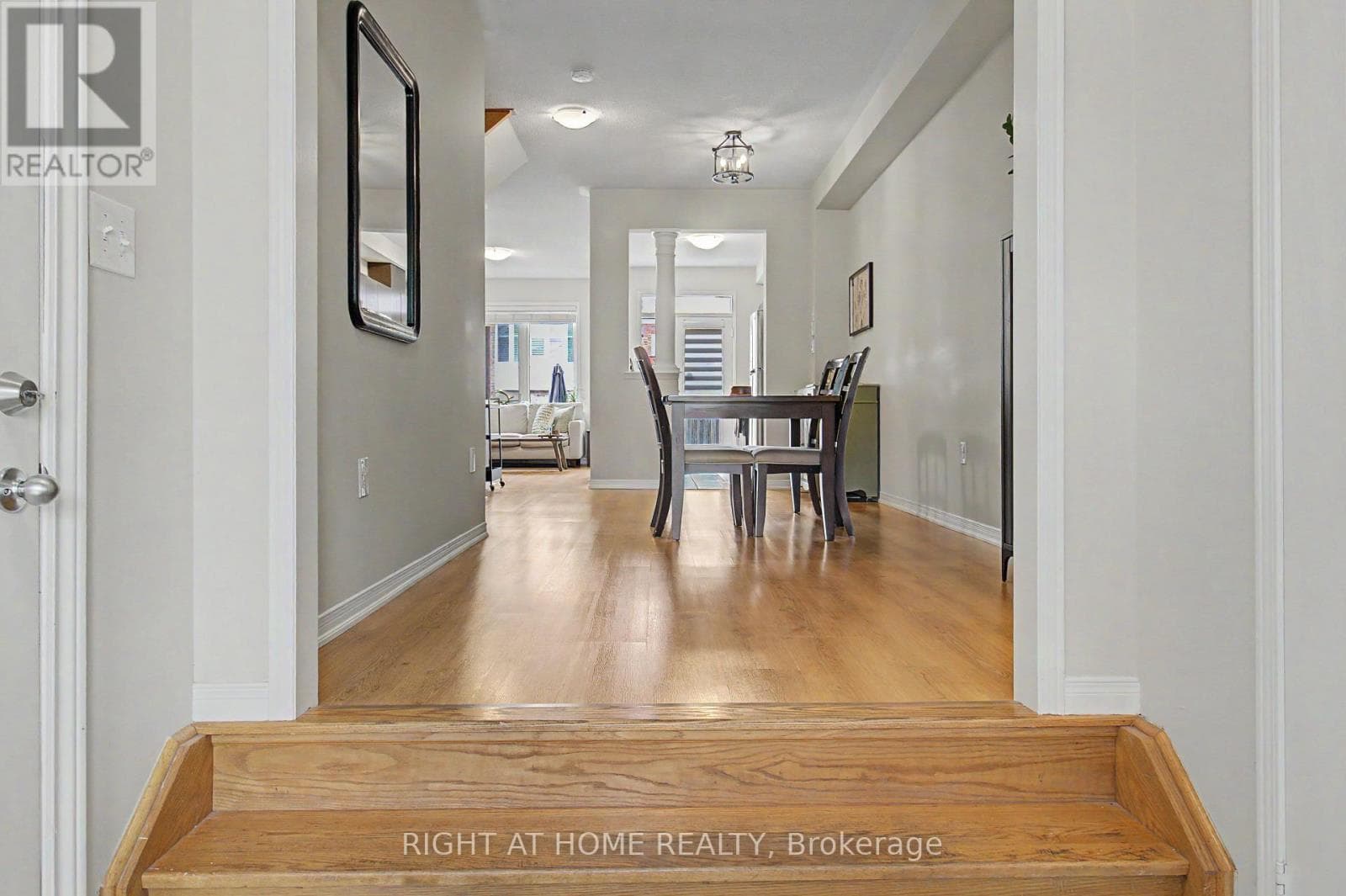 Single Family at 2051 Fiddlers Way, Oakville (WM Westmount), Ontario - Photo 6 - RE/MAX Garden City Realty