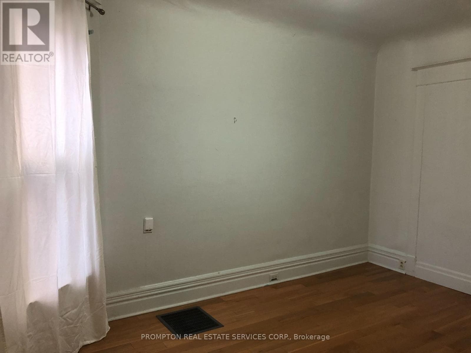 Single Family at 700 Dufferin Street, Toronto (Little Portugal), Ontario - Photo 5 - RE/MAX Garden City Realty
