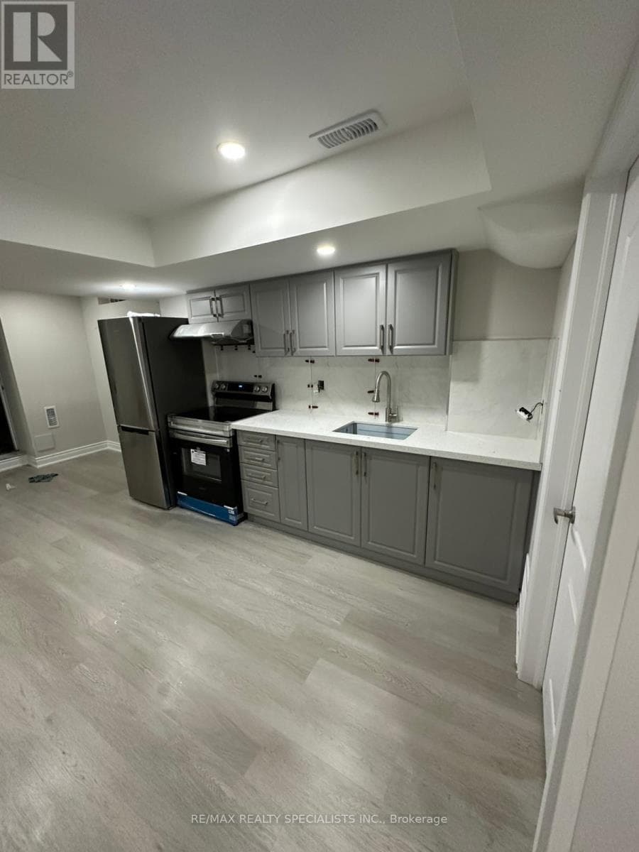 Single Family at 10 Bramacre Court, Brampton (Northwest Sandalwood Parkway), Ontario - Photo 2 - RE/MAX Garden City Realty