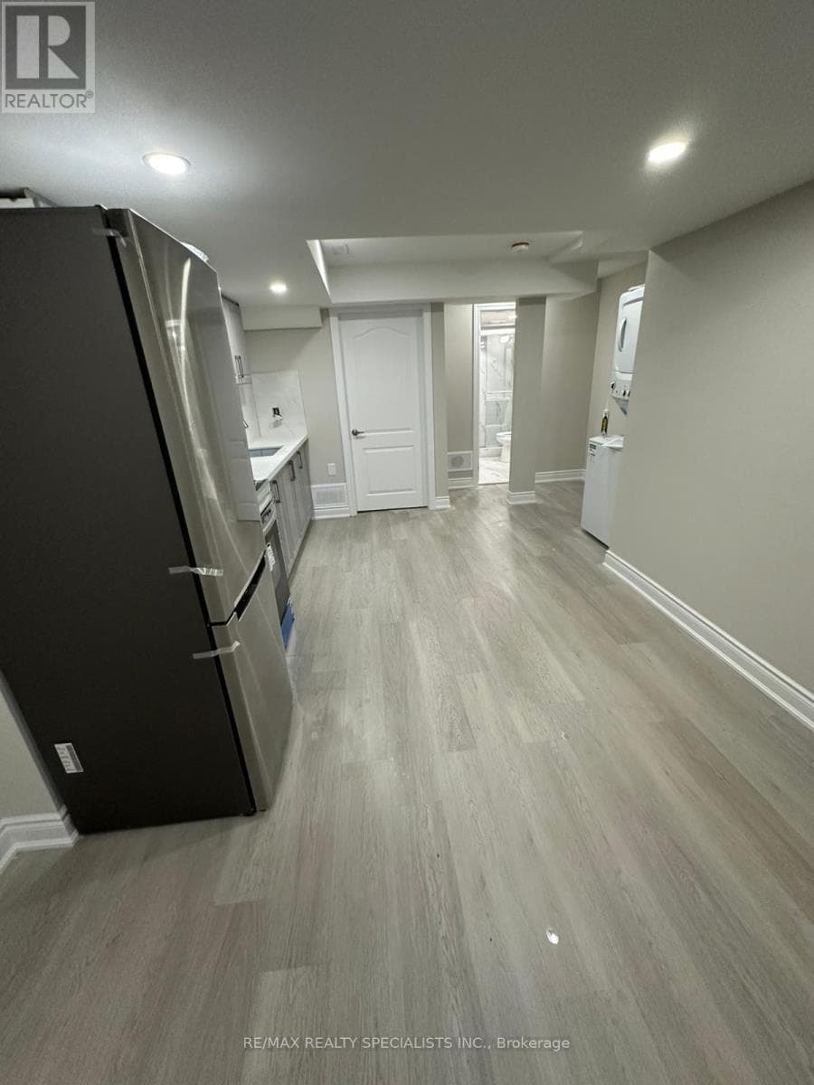 Single Family at 10 Bramacre Court, Brampton (Northwest Sandalwood Parkway), Ontario - Photo 5 - RE/MAX Garden City Realty