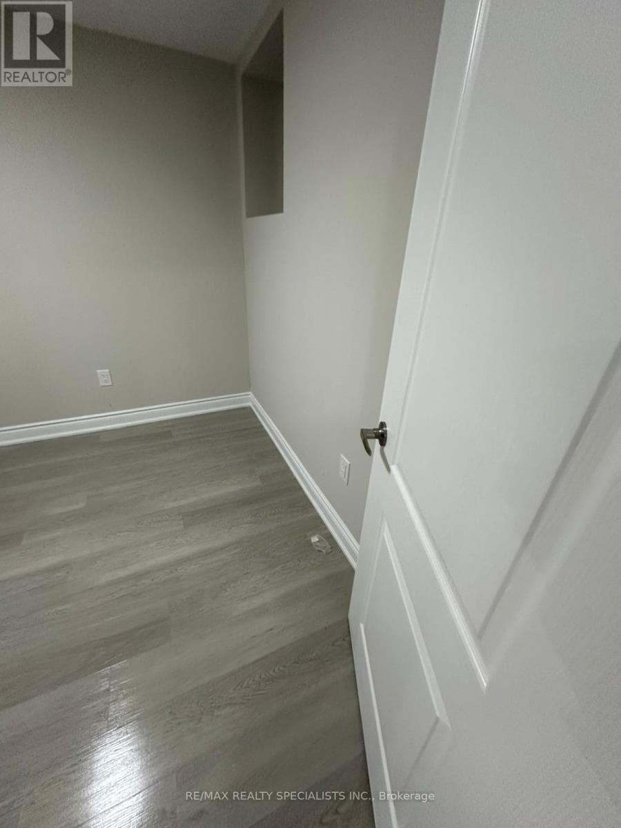 Single Family at 10 Bramacre Court, Brampton (Northwest Sandalwood Parkway), Ontario - Photo 6 - RE/MAX Garden City Realty