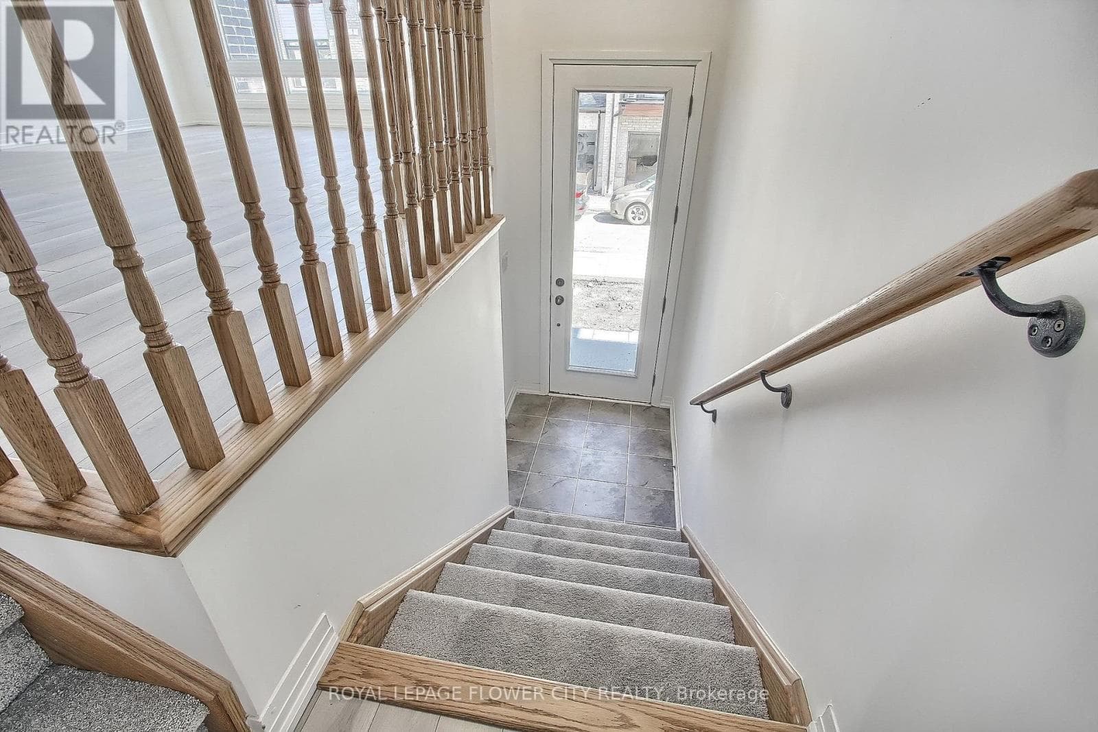 Single Family at 33 Sidney Rose Common, St. Catharines (Glendale/Glenridge), Ontario - Photo 5 - RE/MAX Garden City Realty