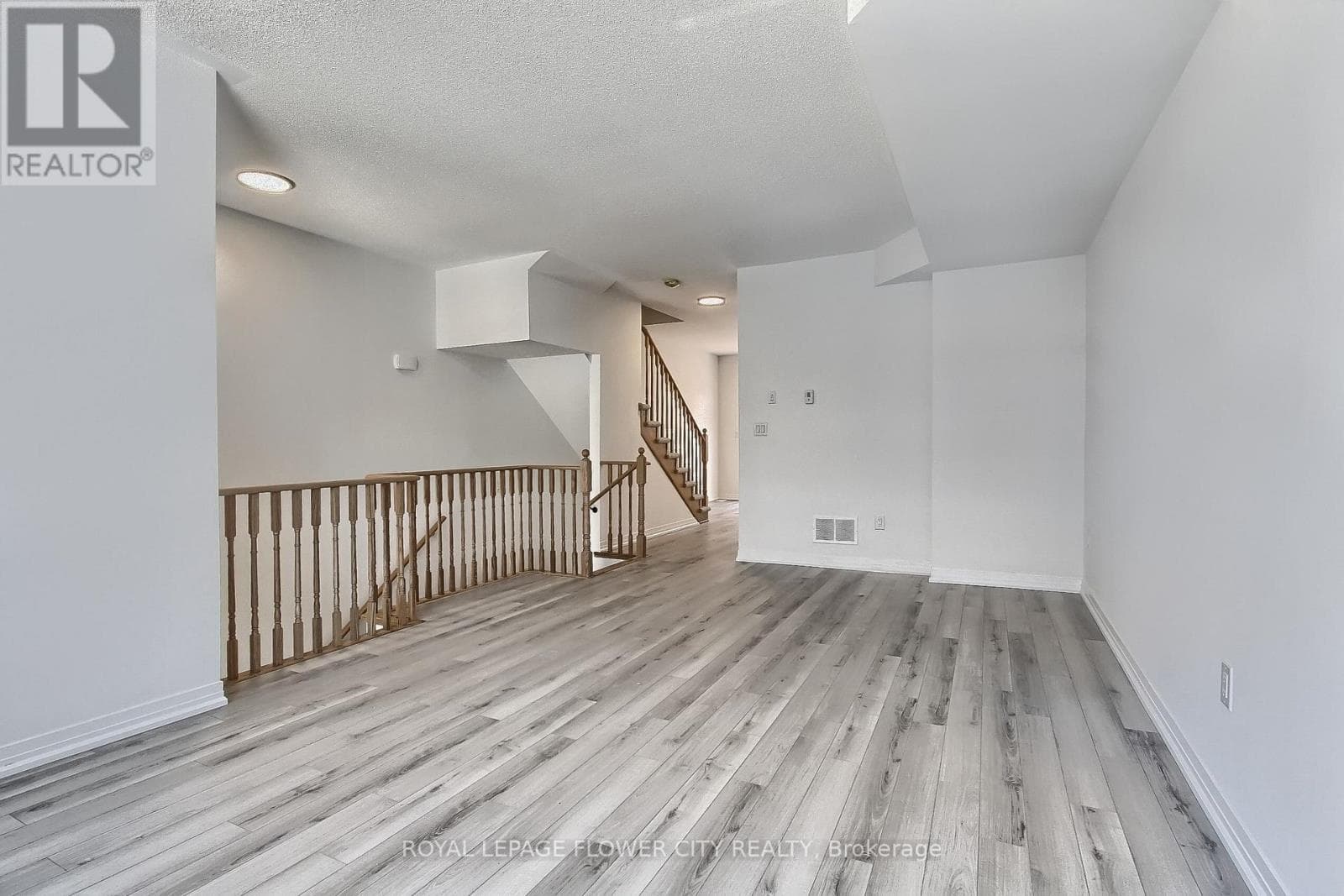 Single Family at 33 Sidney Rose Common, St. Catharines (Glendale/Glenridge), Ontario - Photo 7 - RE/MAX Garden City Realty
