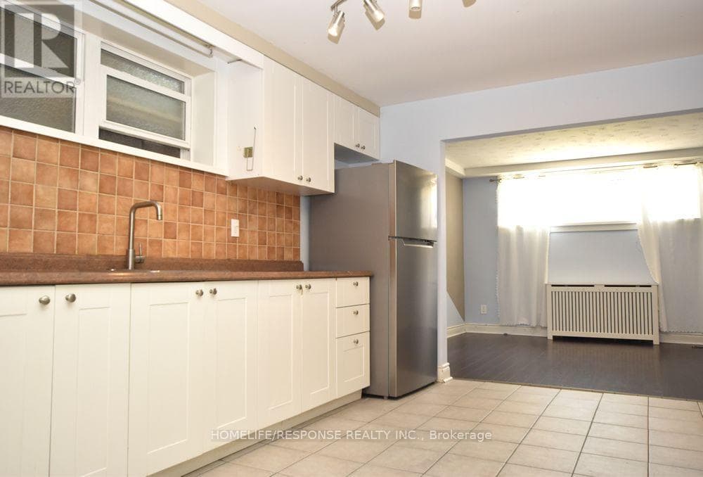 1- 42 EMERALD Crescent