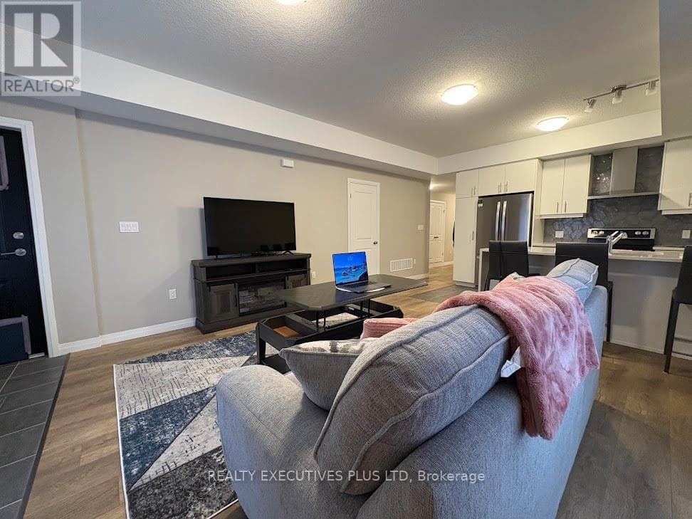 Single Family at 38 Thatcher Drive, Guelph (Kortright East), Ontario - Photo 7 - RE/MAX Garden City Realty