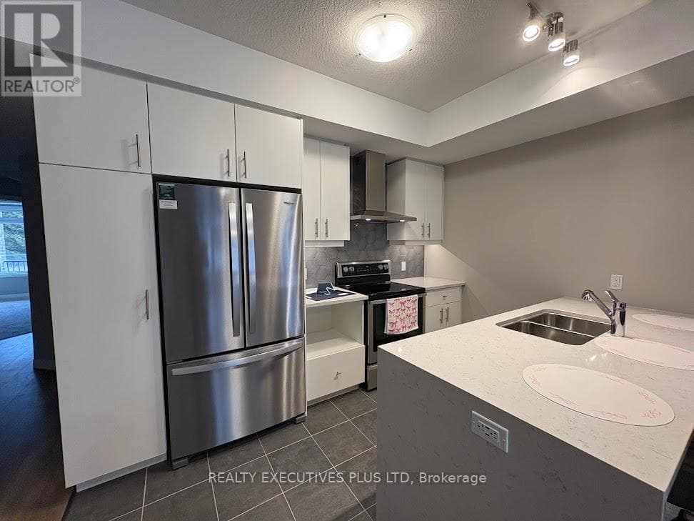 Single Family at 38 Thatcher Drive, Guelph (Kortright East), Ontario - Photo 5 - RE/MAX Garden City Realty