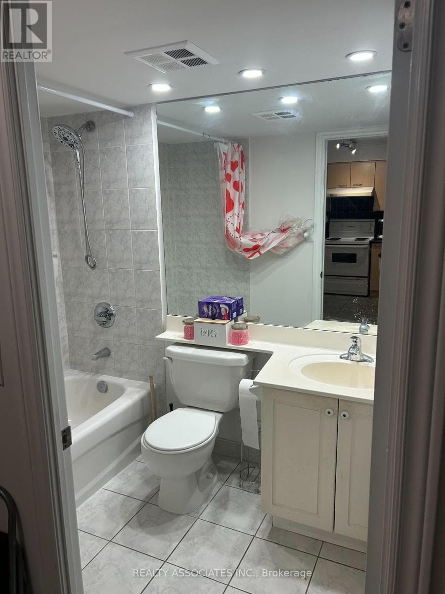 Single Family at 902- 62 Suncrest Boulevard, Markham (Commerce Valley), Ontario - Photo 8 - RE/MAX Garden City Realty