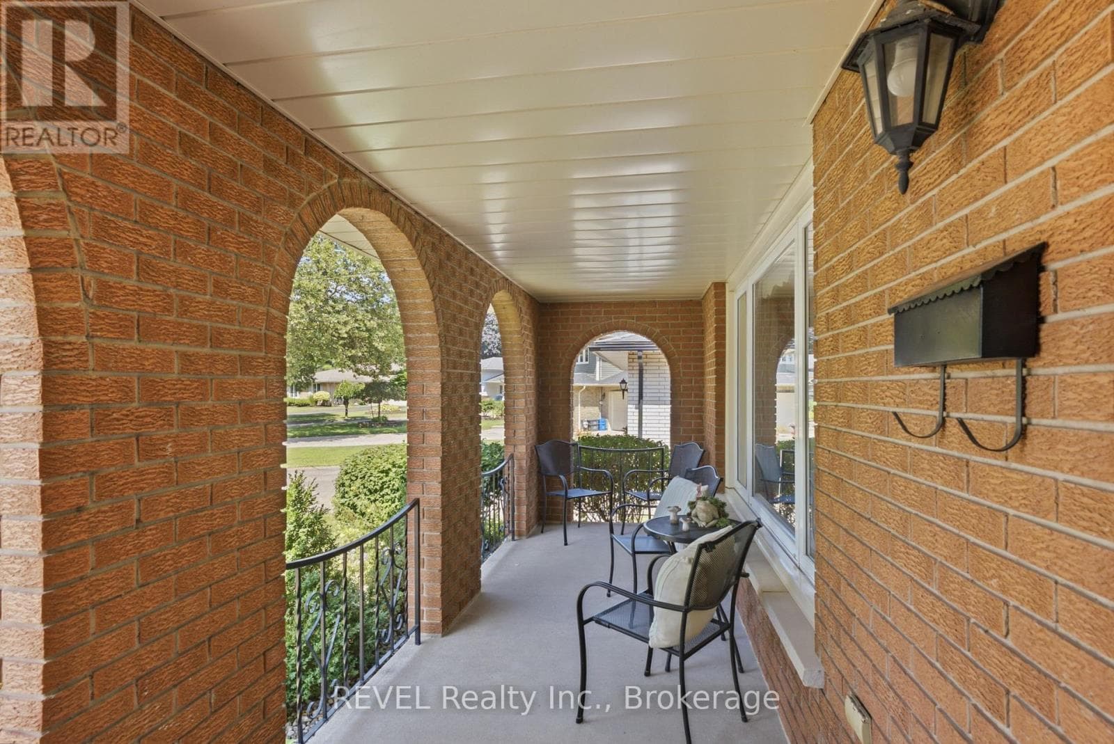 Single Family at 36 Ramsey Street, St. Catharines (Lakeport), Ontario - Photo 4 - RE/MAX Garden City Realty