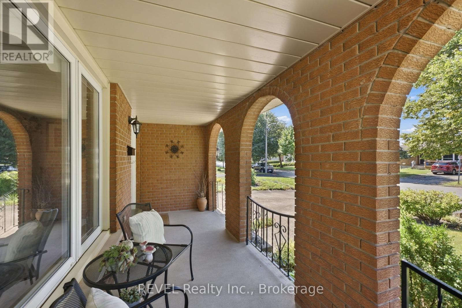 Single Family at 36 Ramsey Street, St. Catharines (Lakeport), Ontario - Photo 5 - RE/MAX Garden City Realty