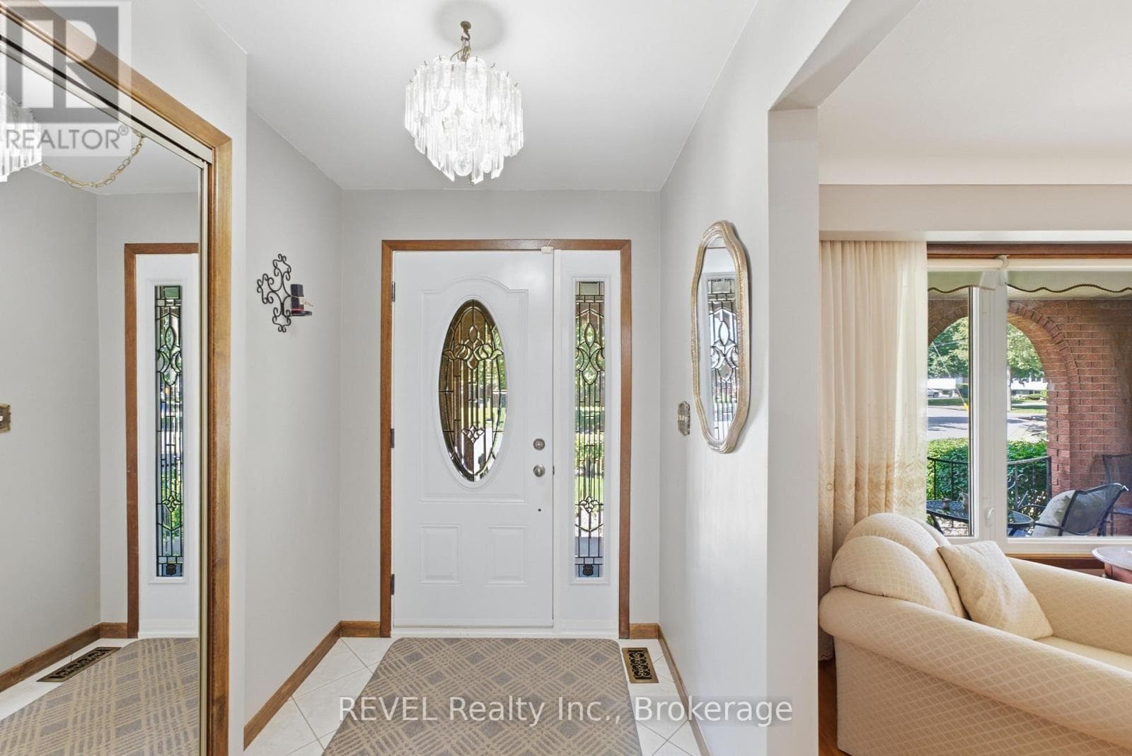 Single Family at 36 Ramsey Street, St. Catharines (Lakeport), Ontario - Photo 6 - RE/MAX Garden City Realty